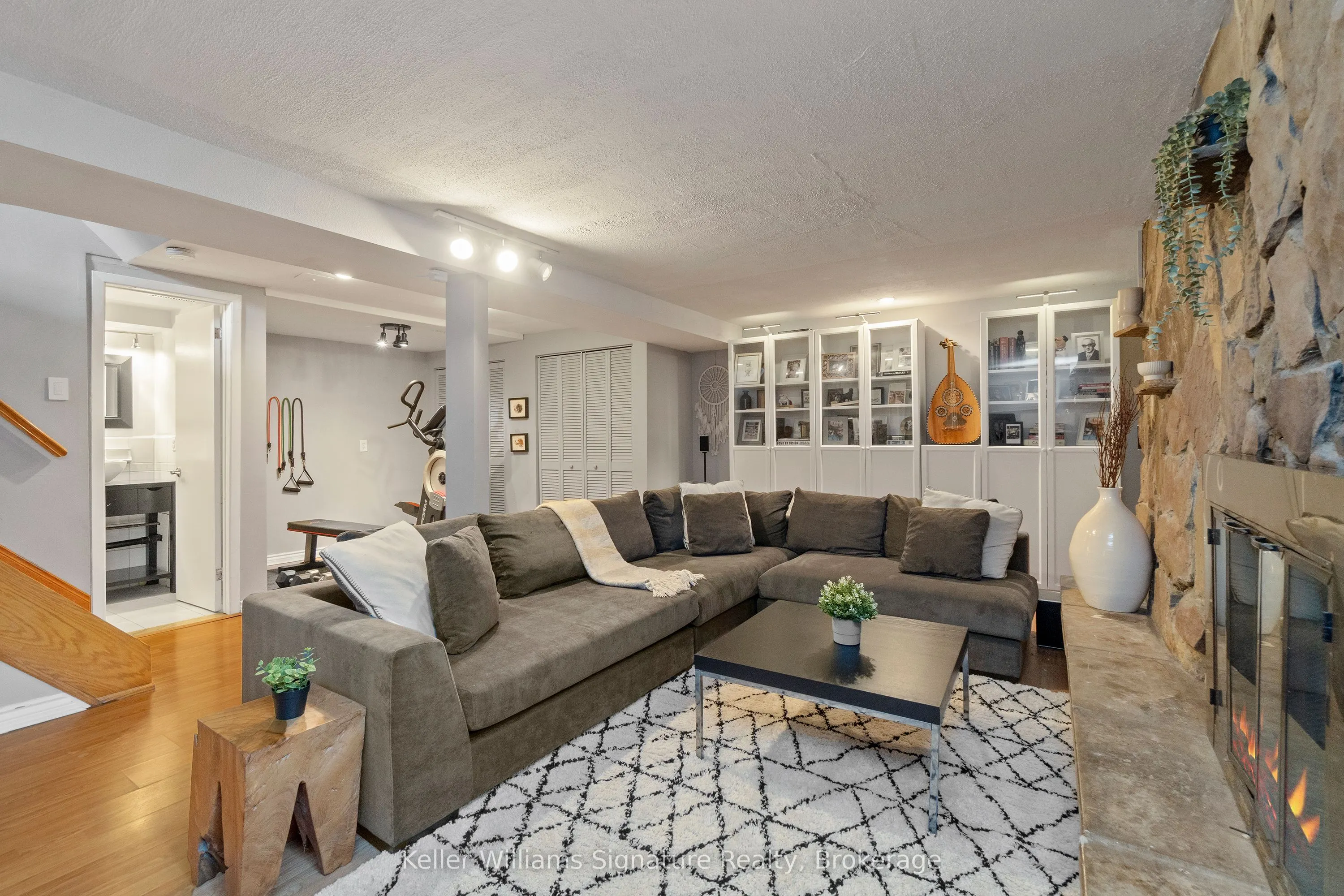 1225 Elgin Crescent