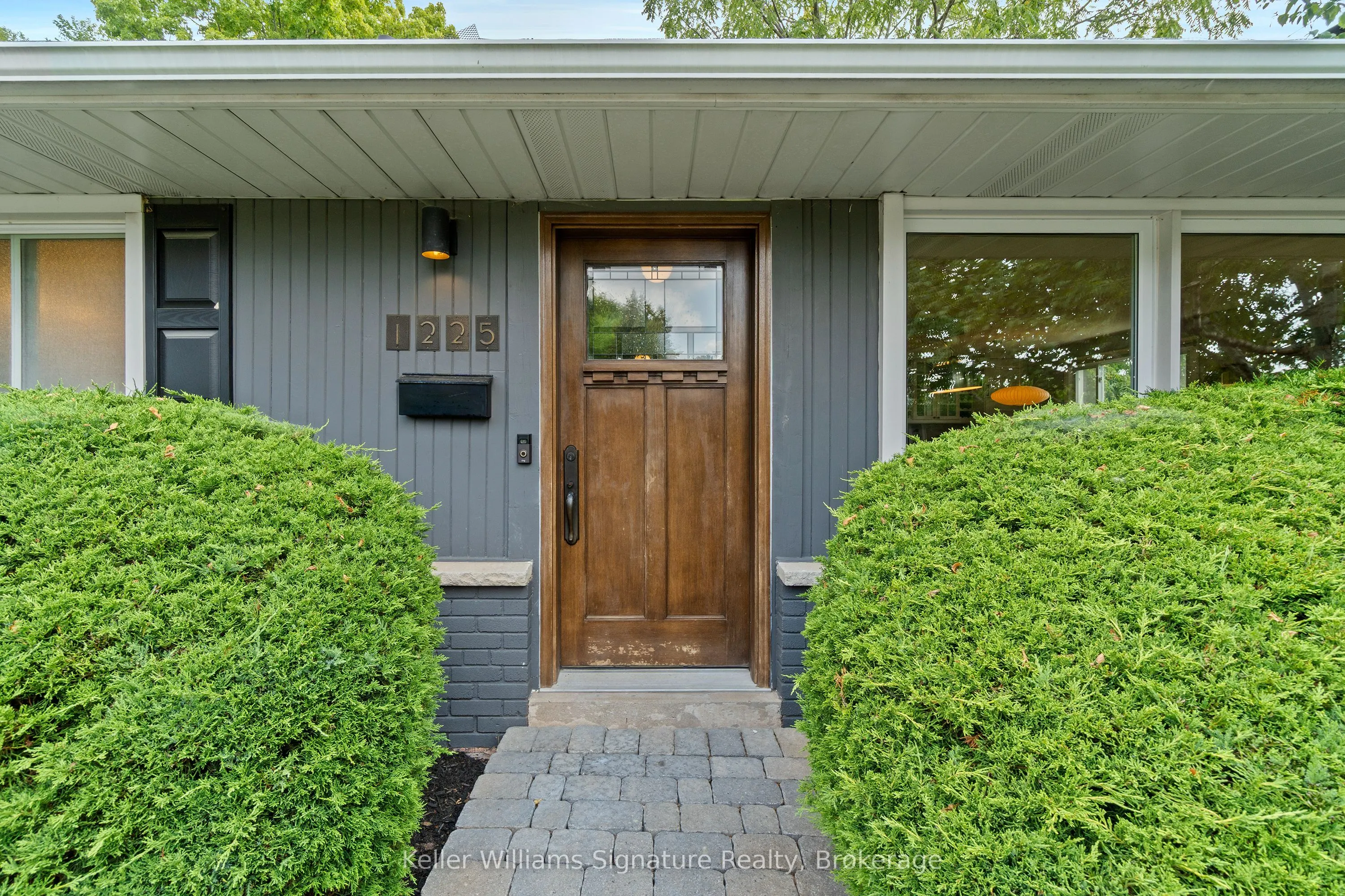 1225 Elgin Crescent