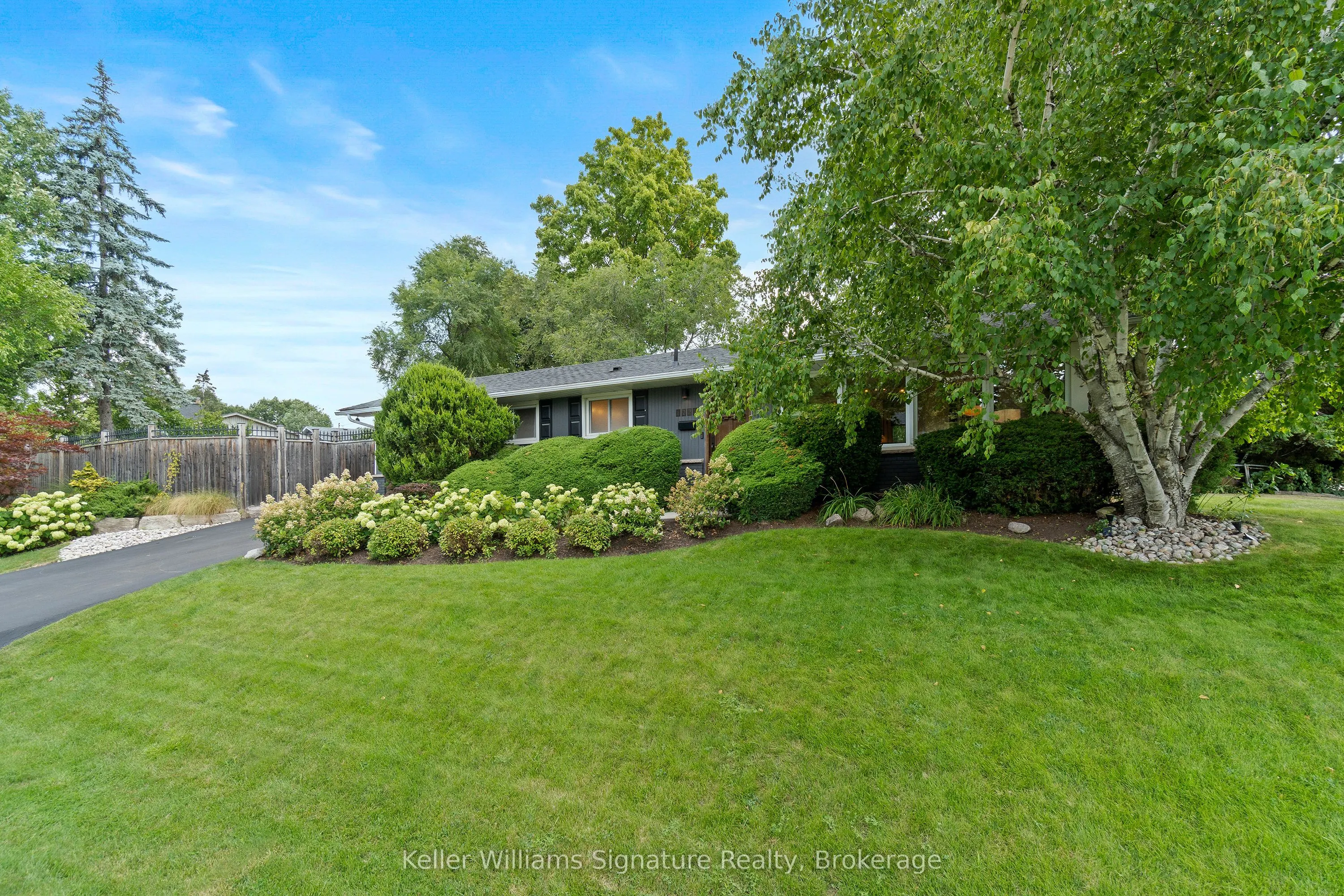 1225 Elgin Crescent