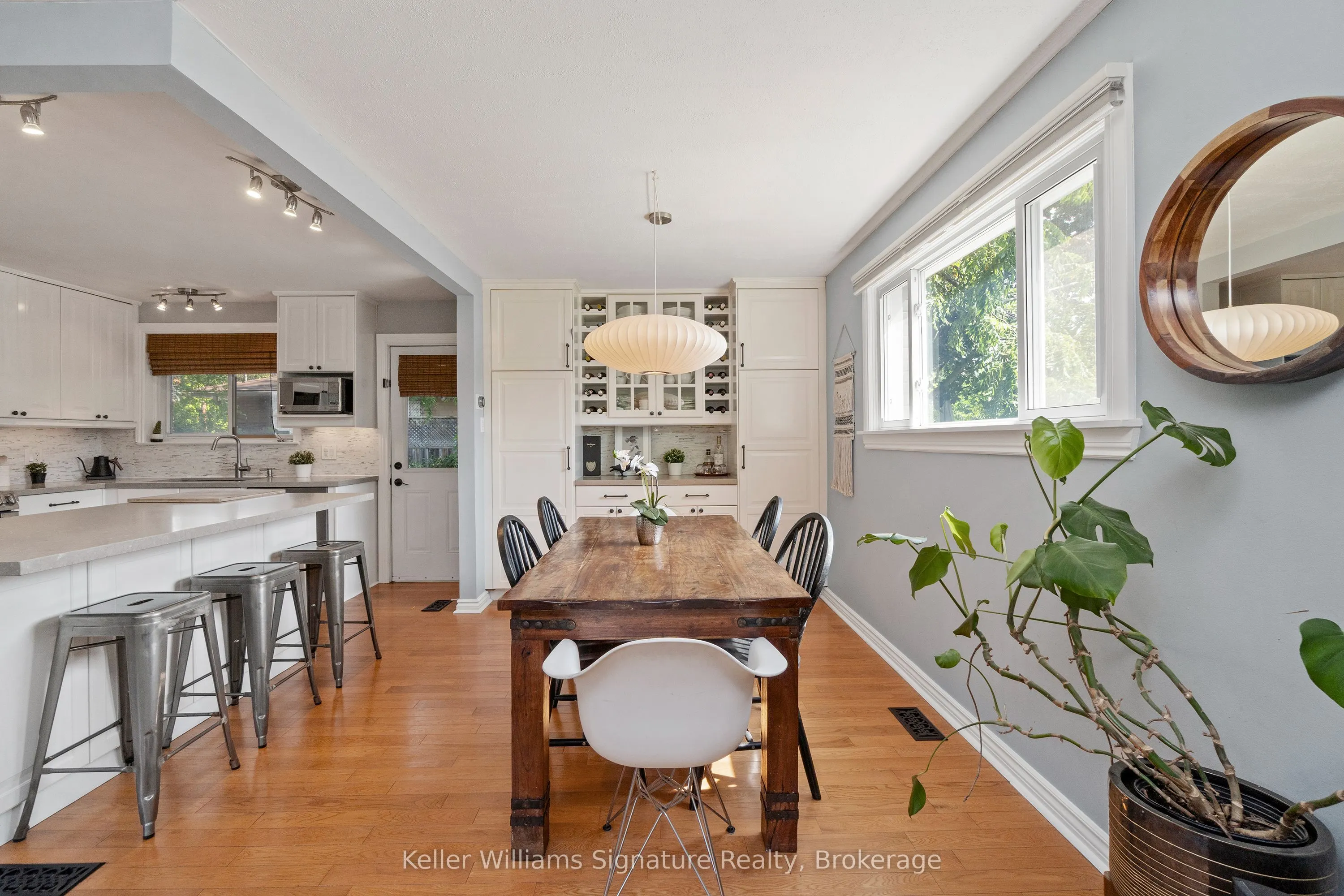 1225 Elgin Crescent