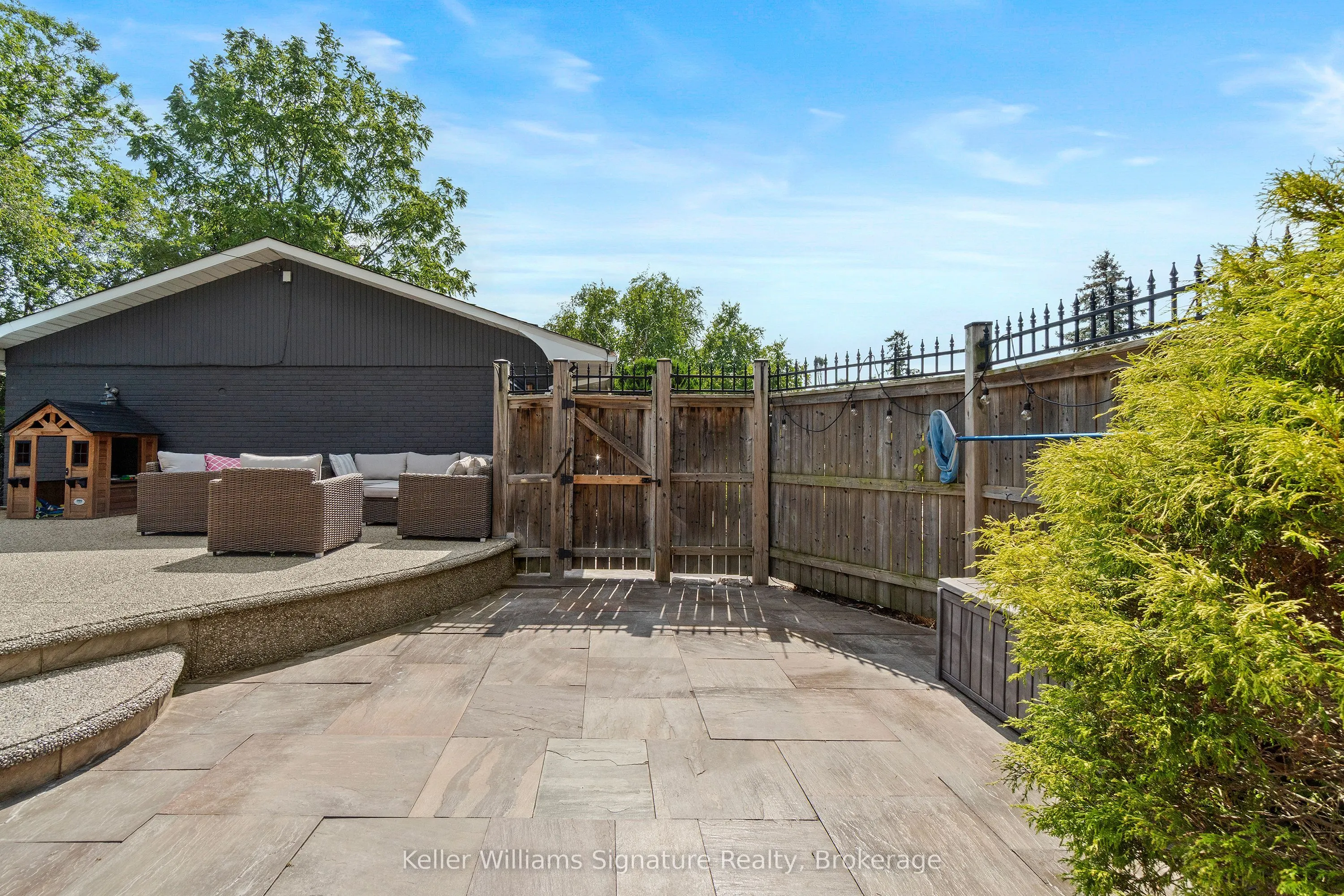 1225 Elgin Crescent