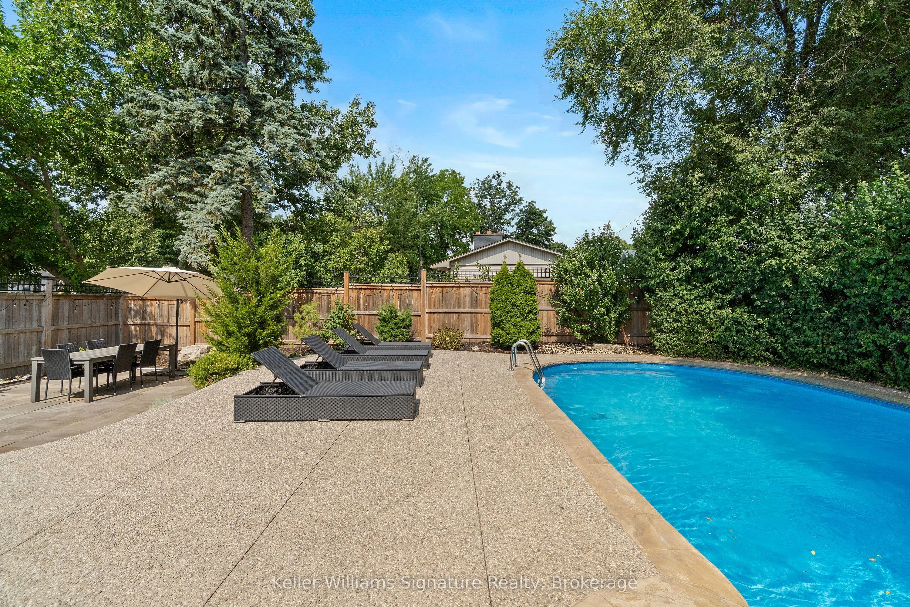 1225 Elgin Crescent