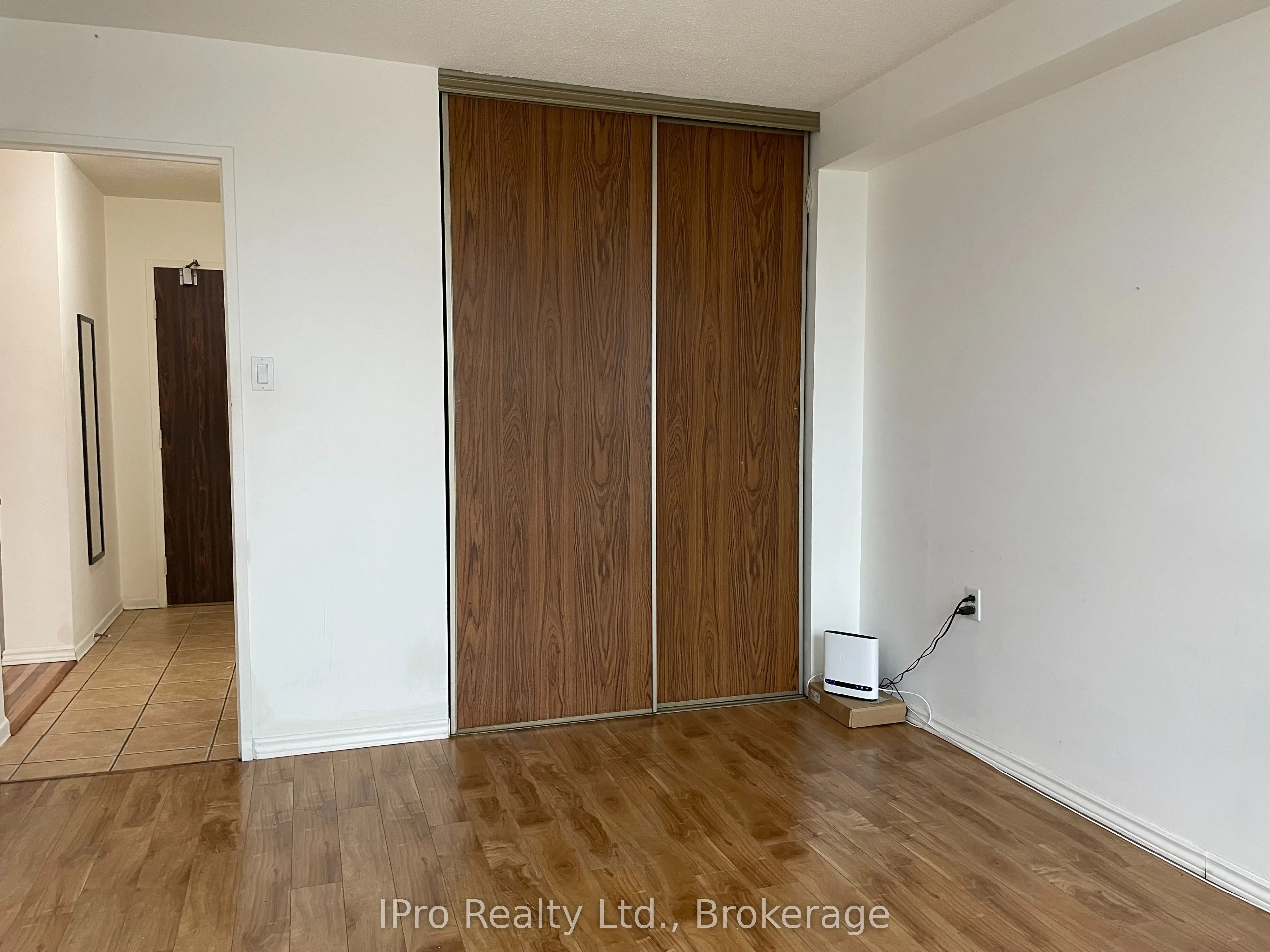 18 Knightsbridge Road, #406