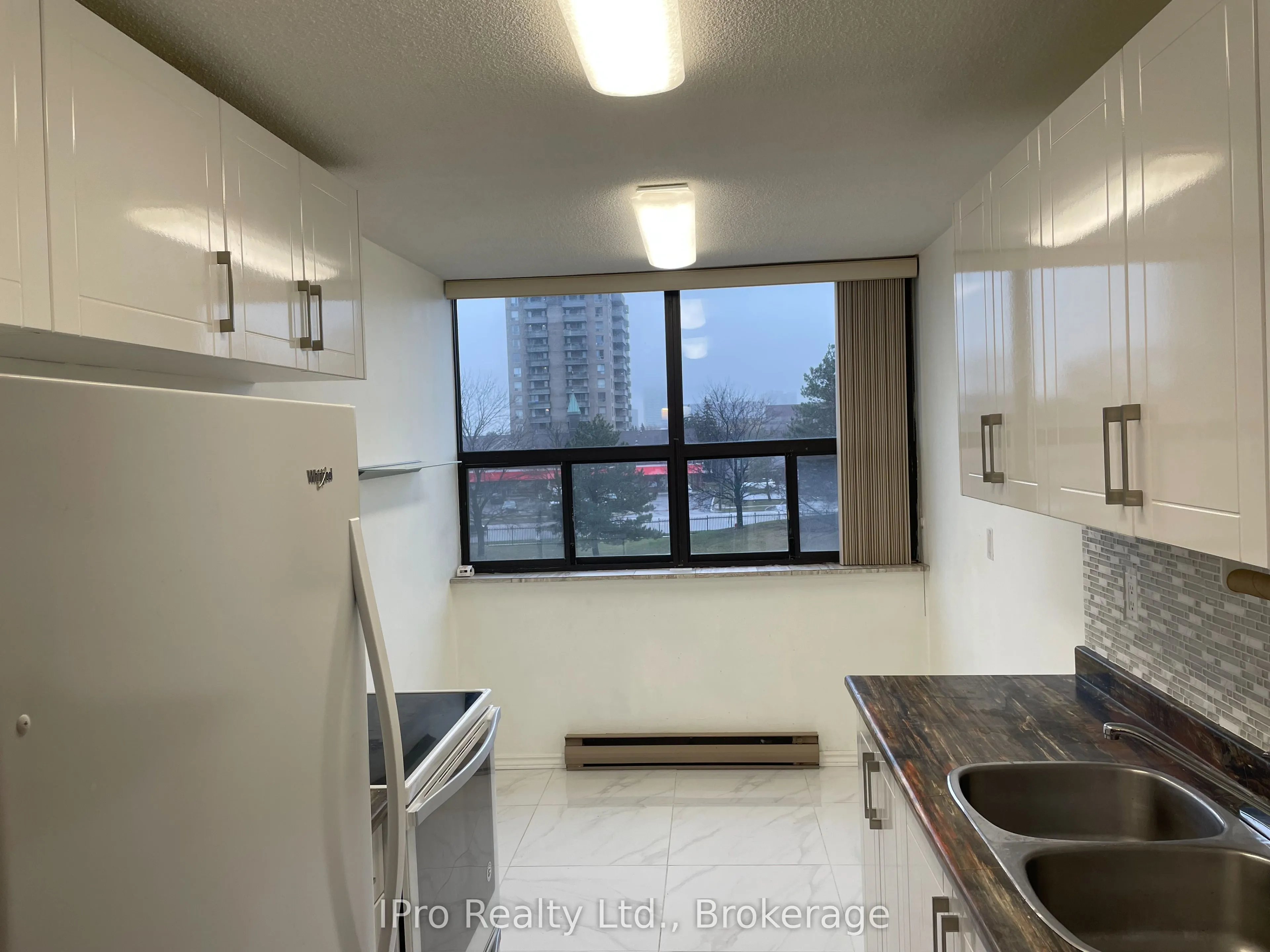 18 Knightsbridge Road, #406
