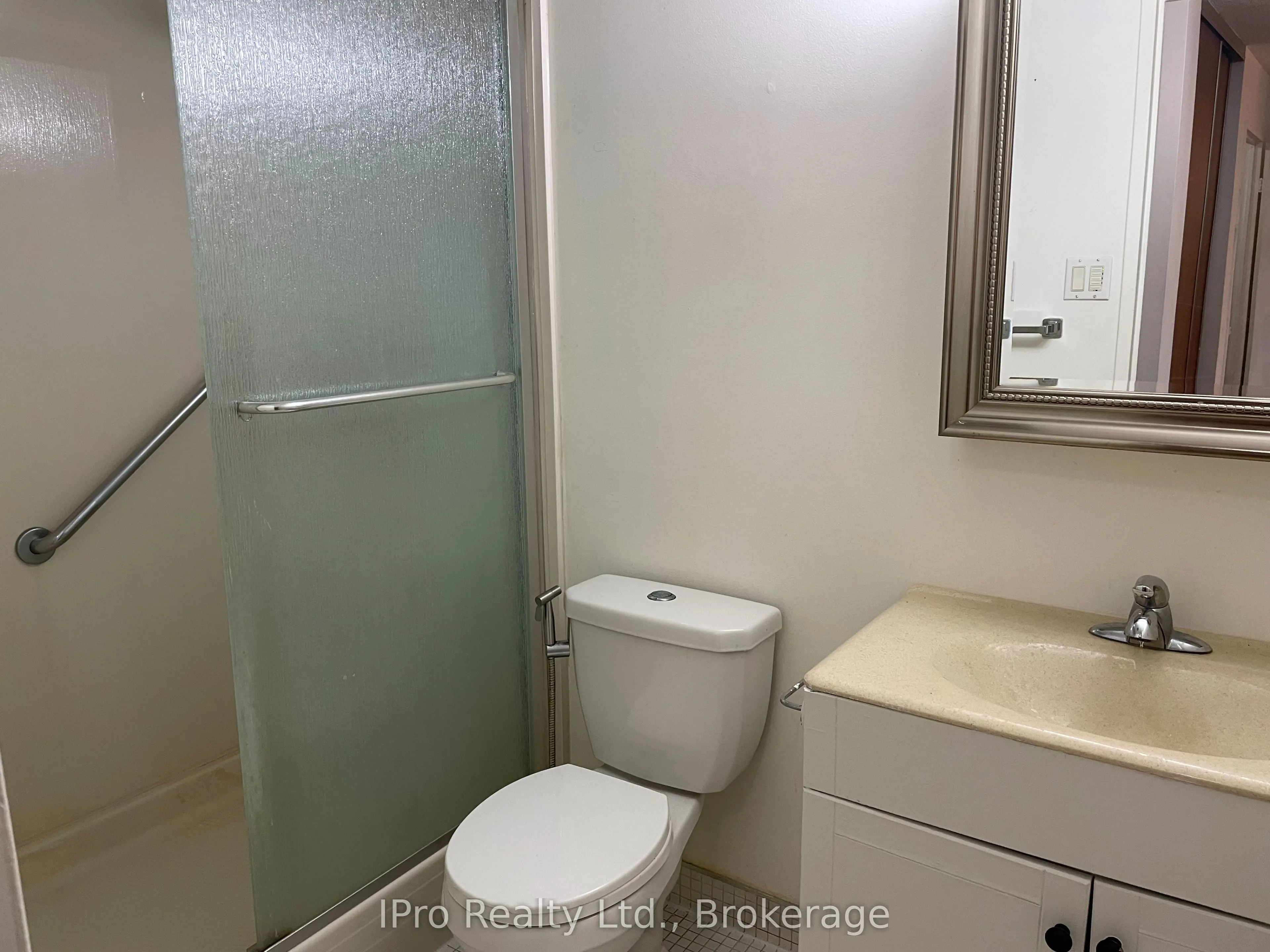18 Knightsbridge Road, #406
