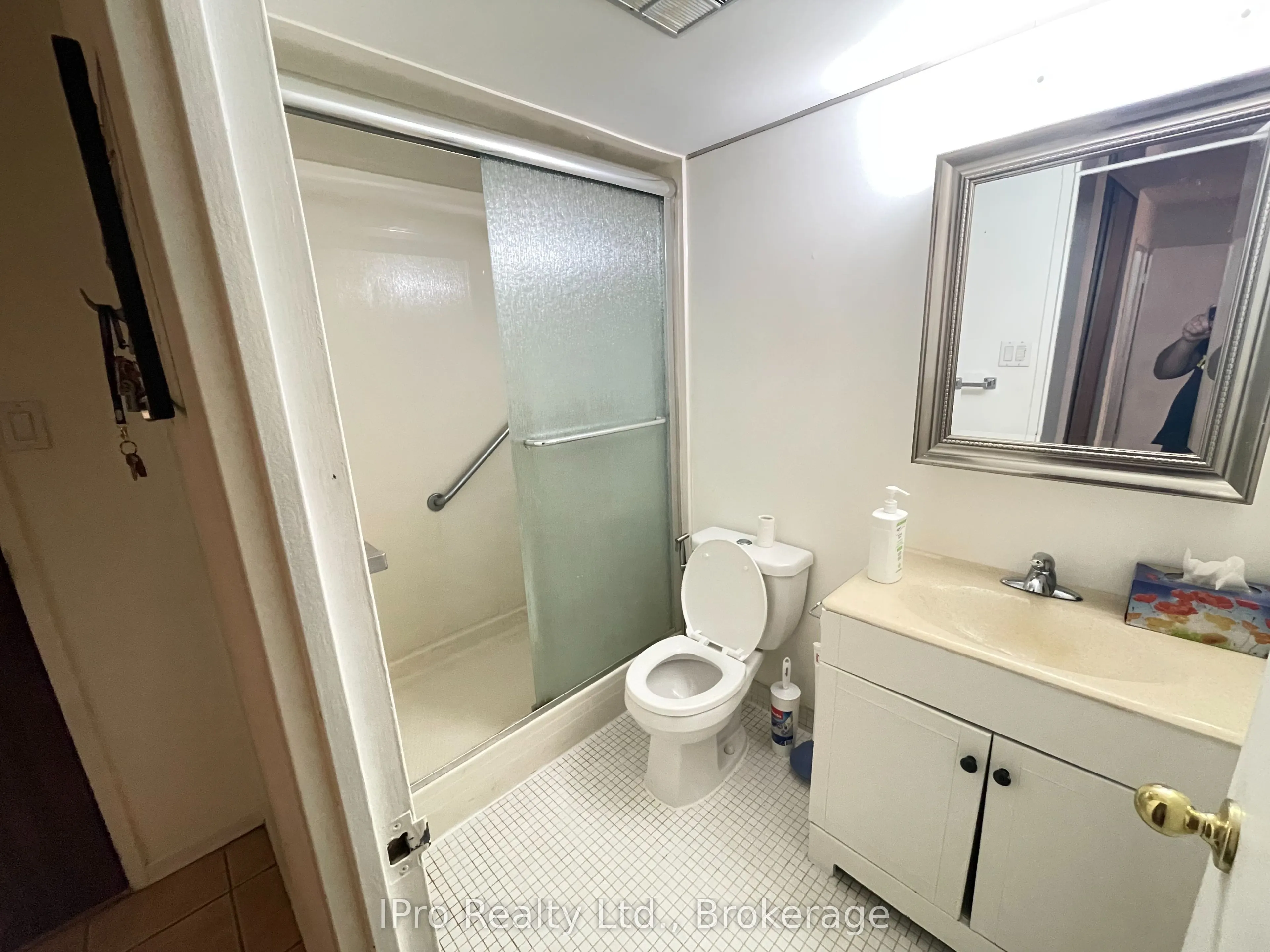 18 Knightsbridge Road, #406