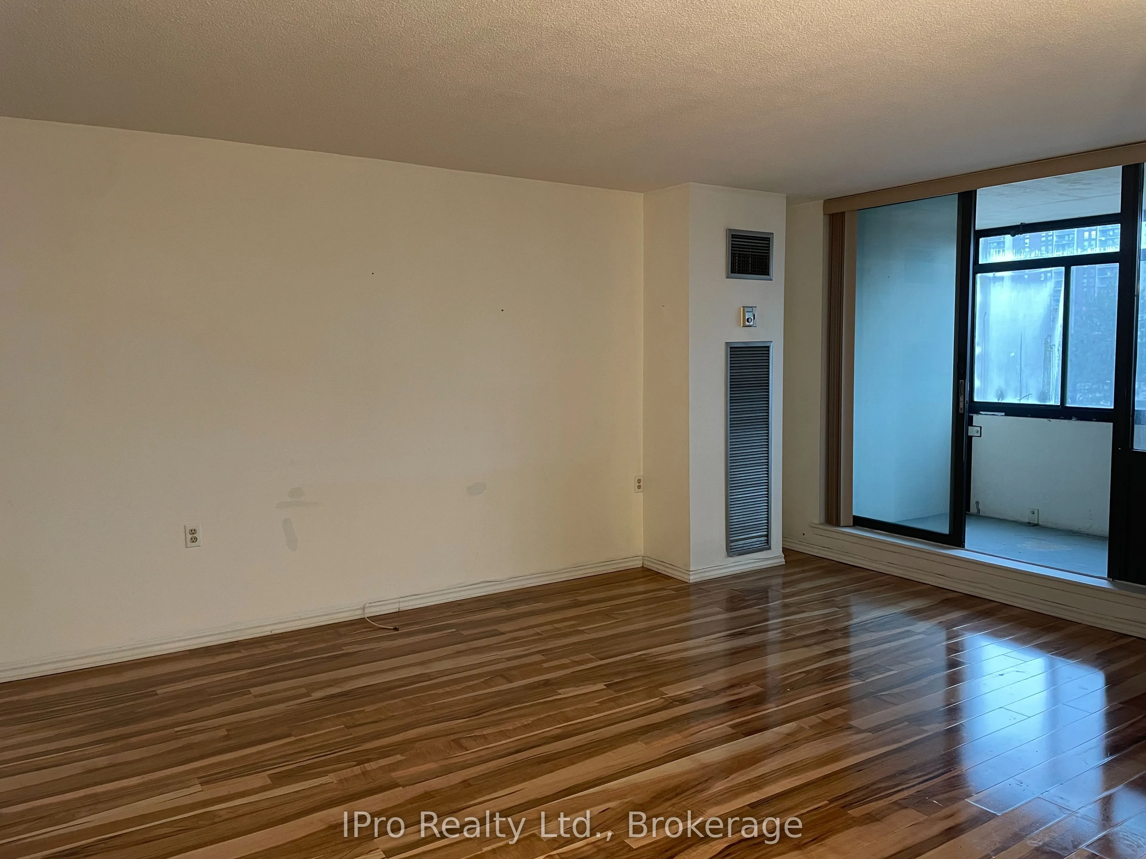 18 Knightsbridge Road, #406