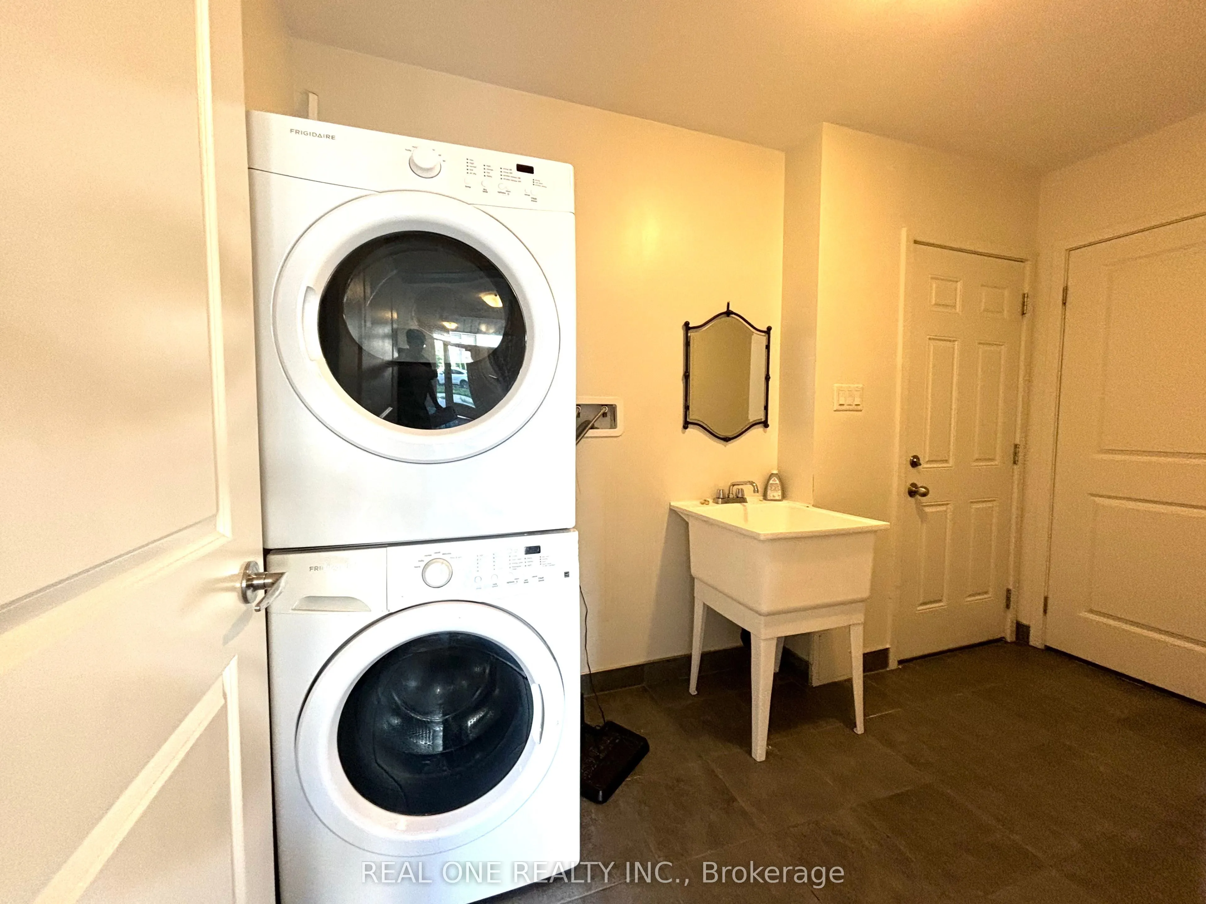 3154 Mintwood Circle