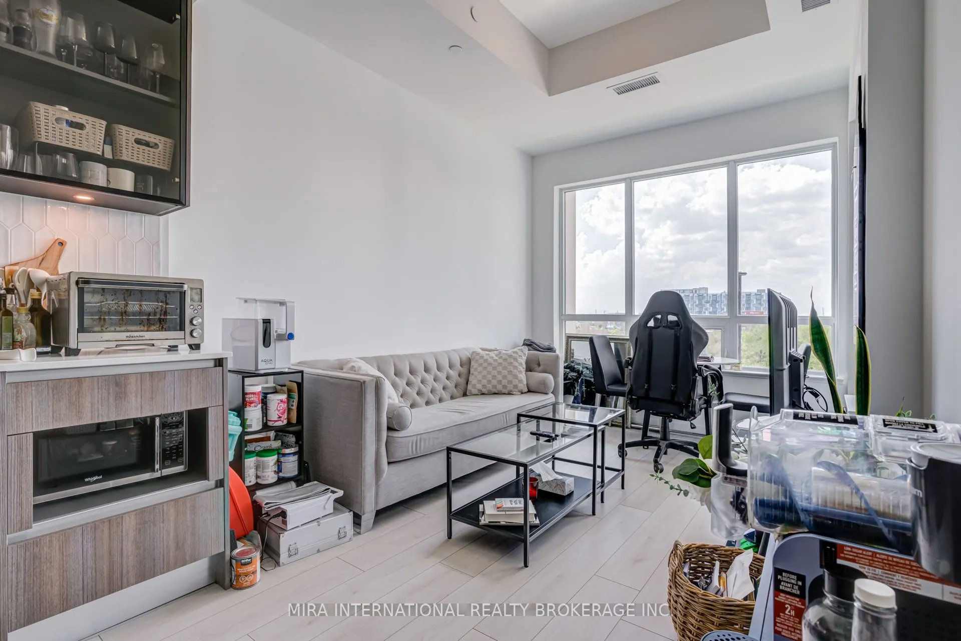 405 Dundas Street W, #208