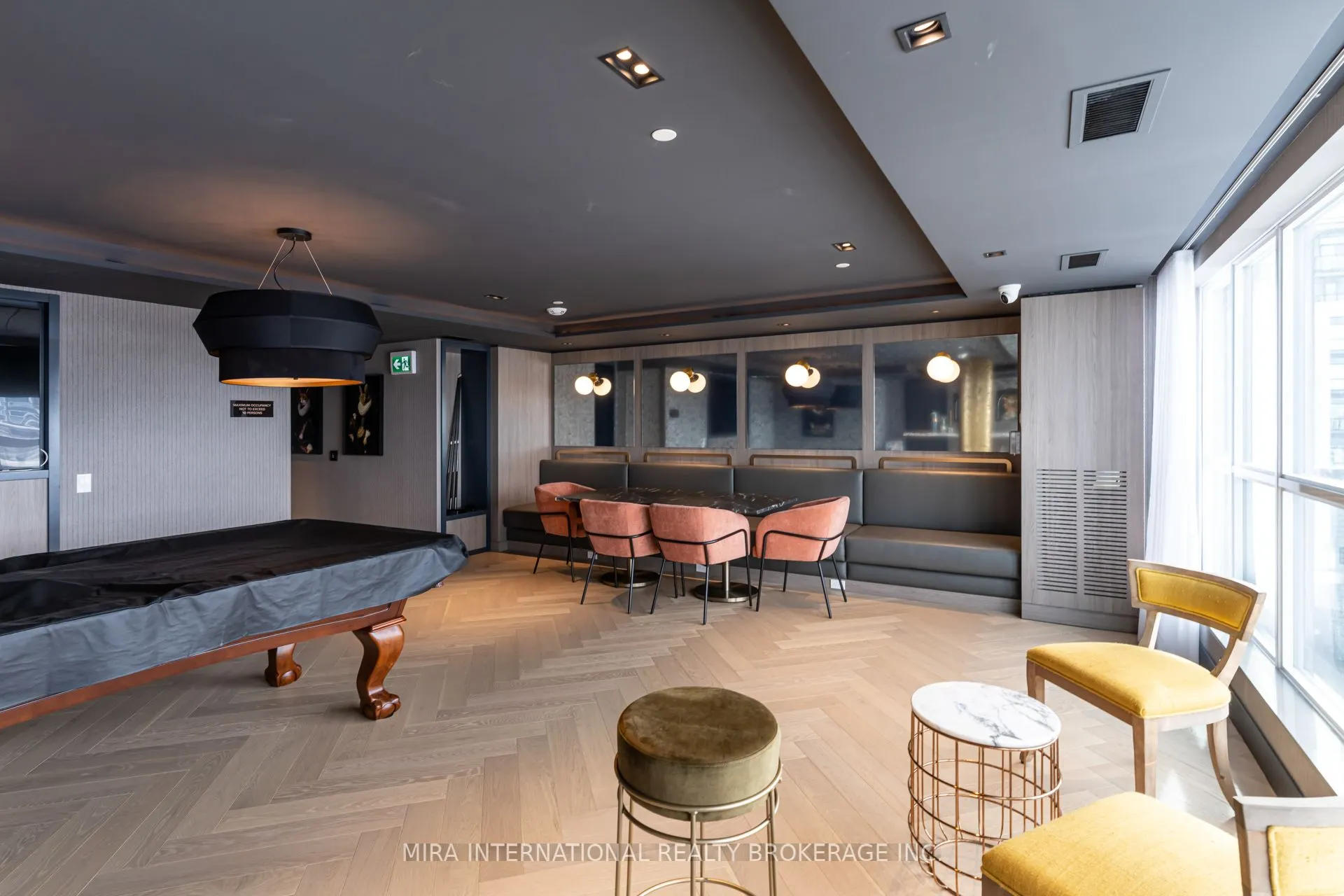 405 Dundas Street W, #208