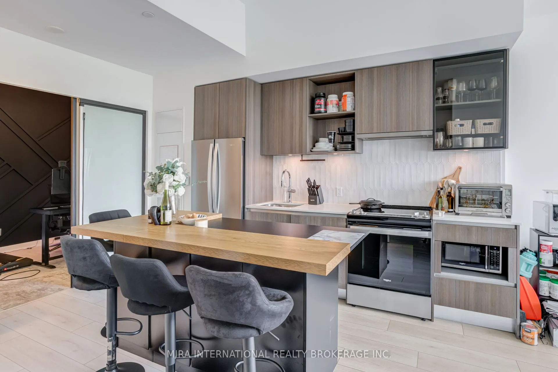 405 Dundas Street W, #208
