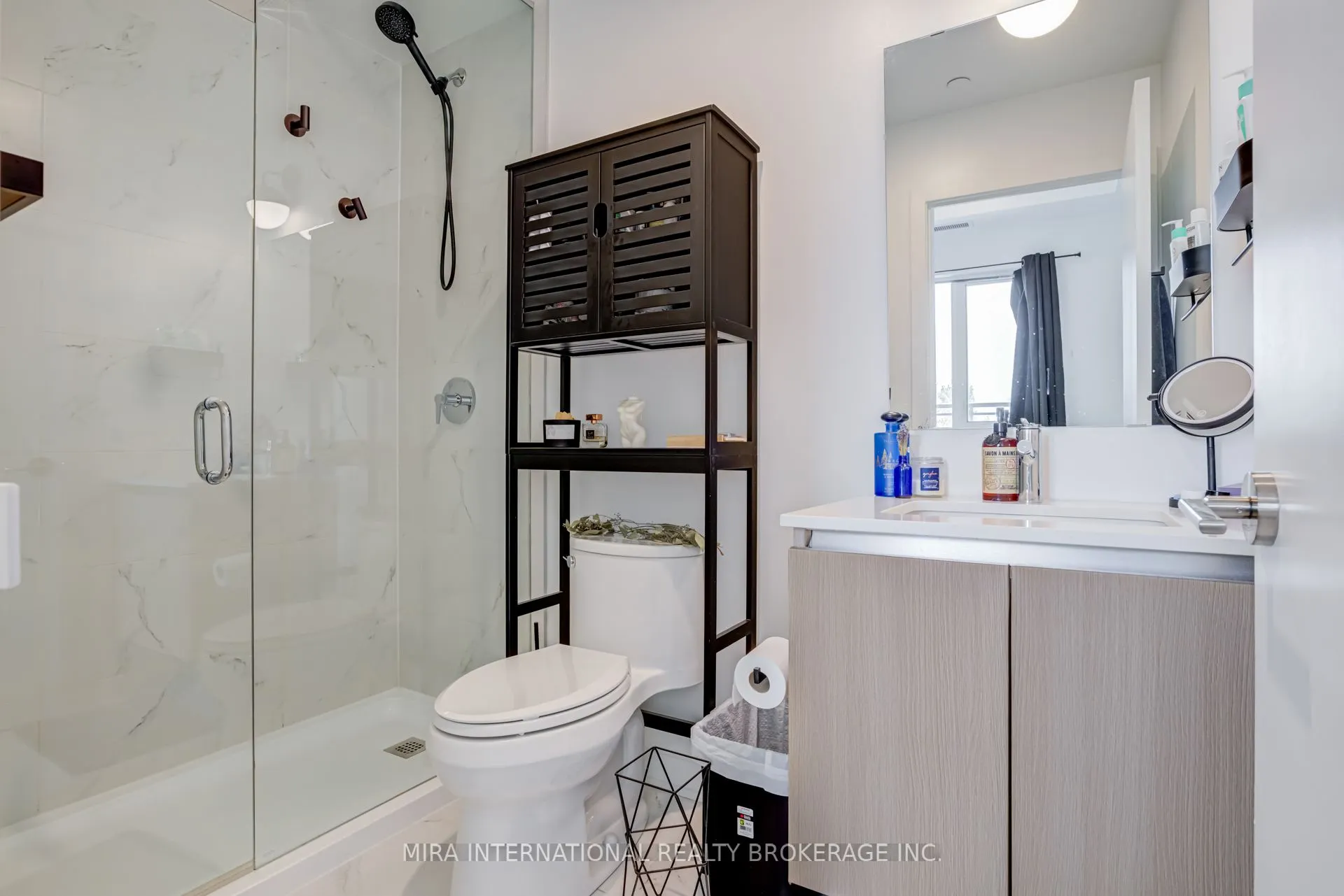 405 Dundas Street W, #208