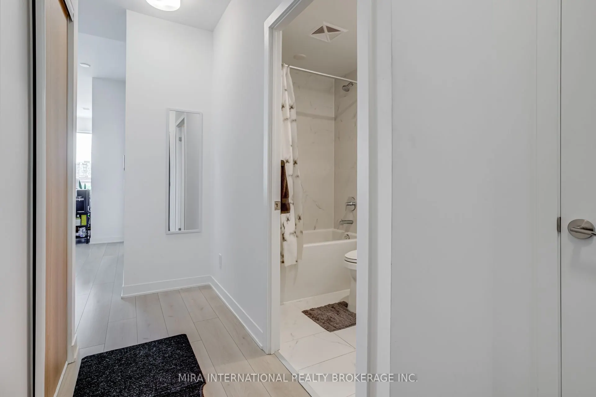 405 Dundas Street W, #208