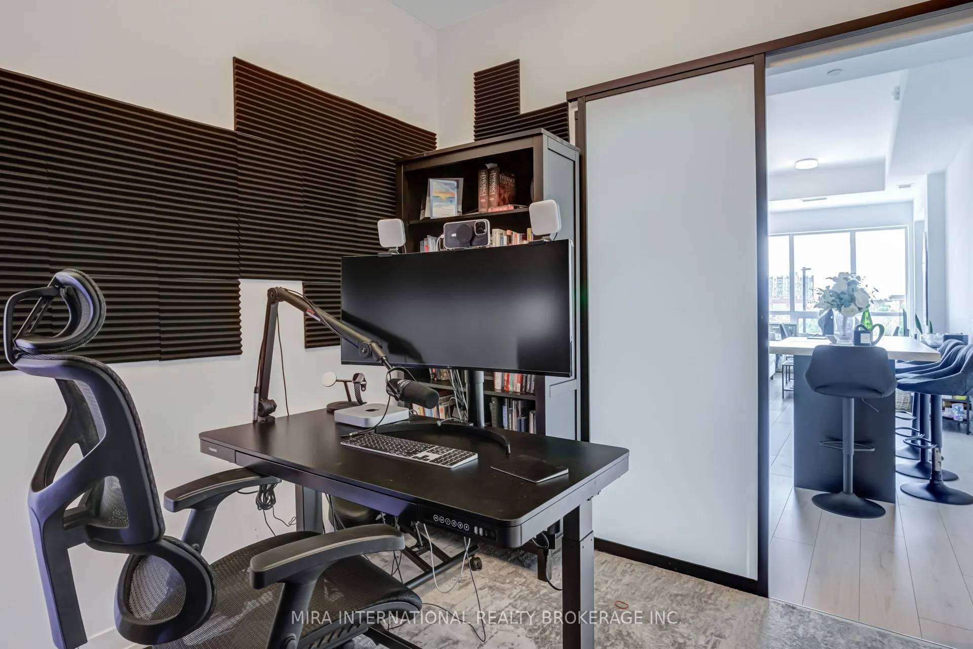 405 Dundas Street W, #208