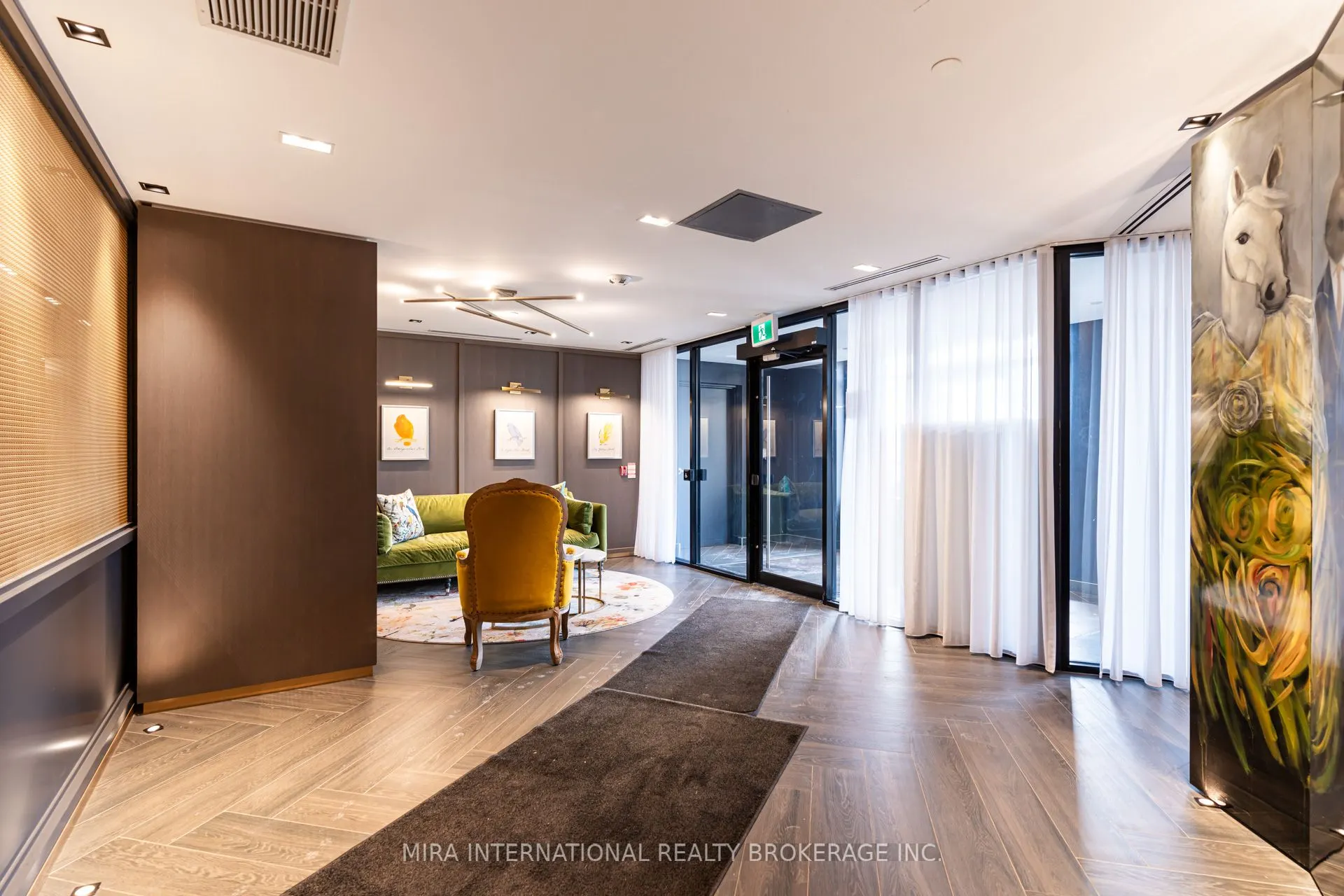405 Dundas Street W, #208
