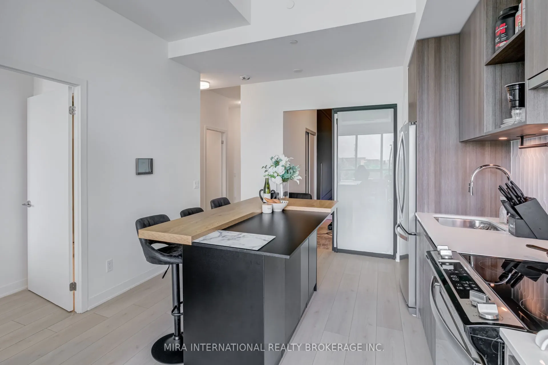 405 Dundas Street W, #208