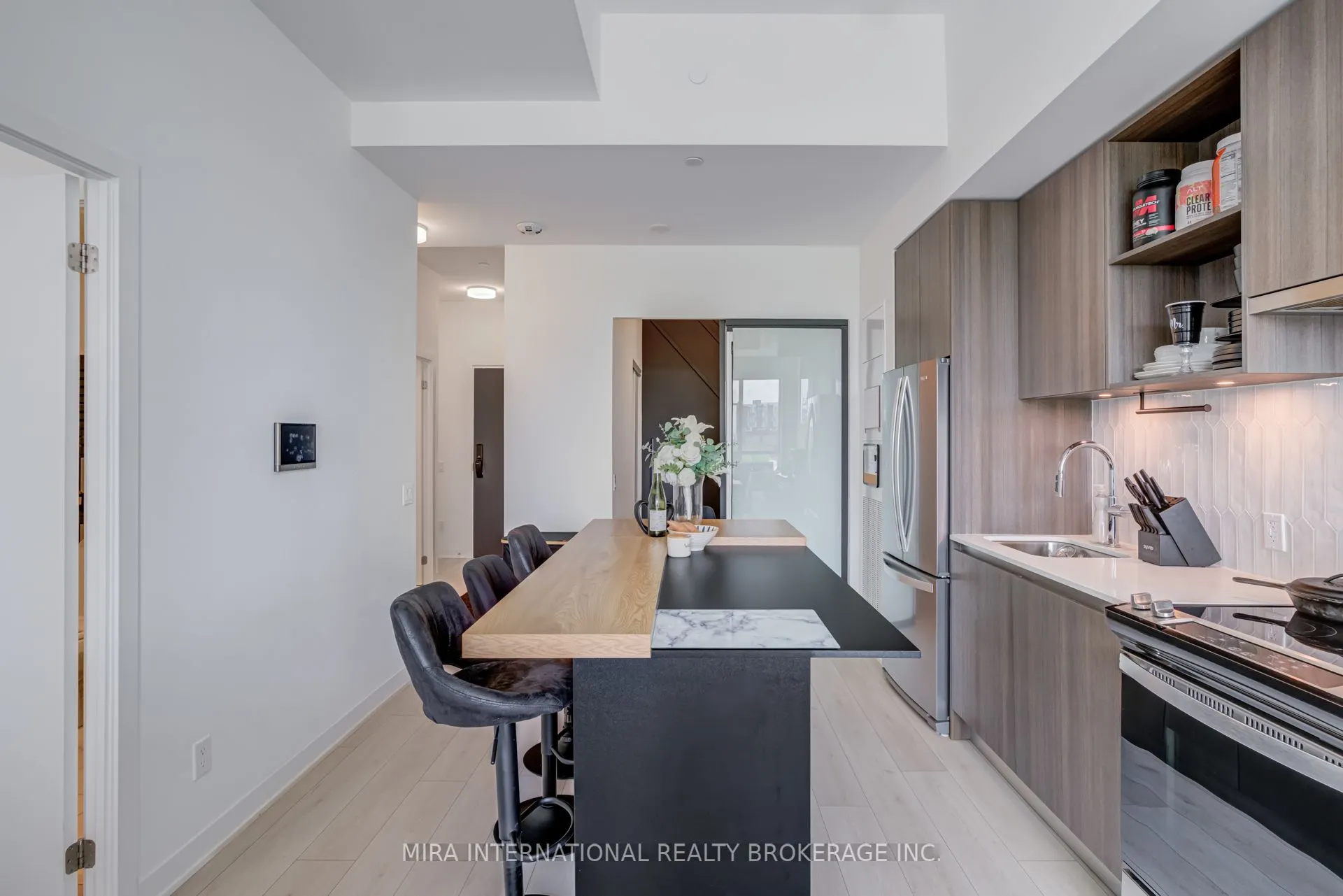 405 Dundas Street W, #208