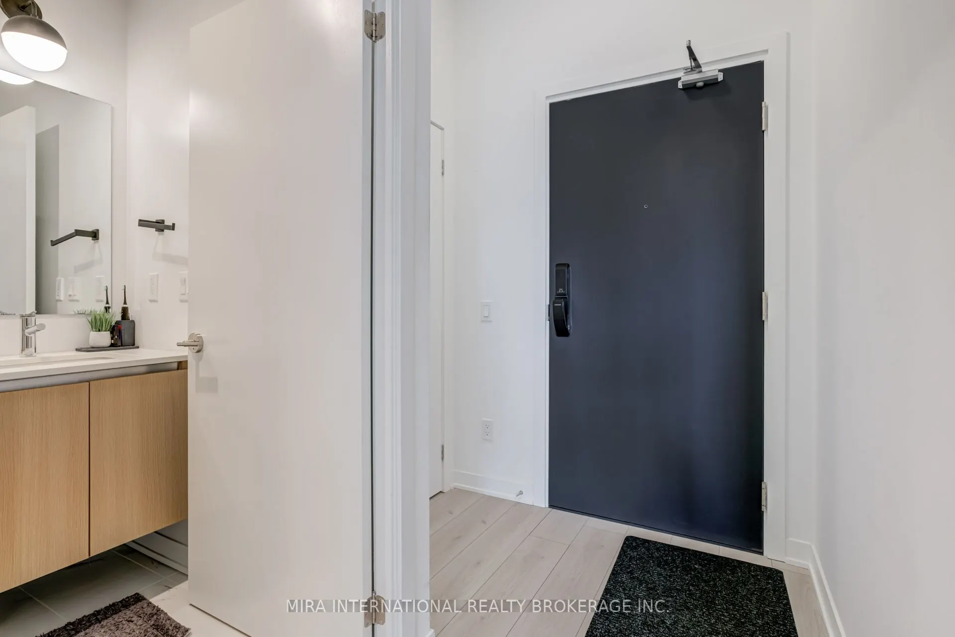 405 Dundas Street W, #208