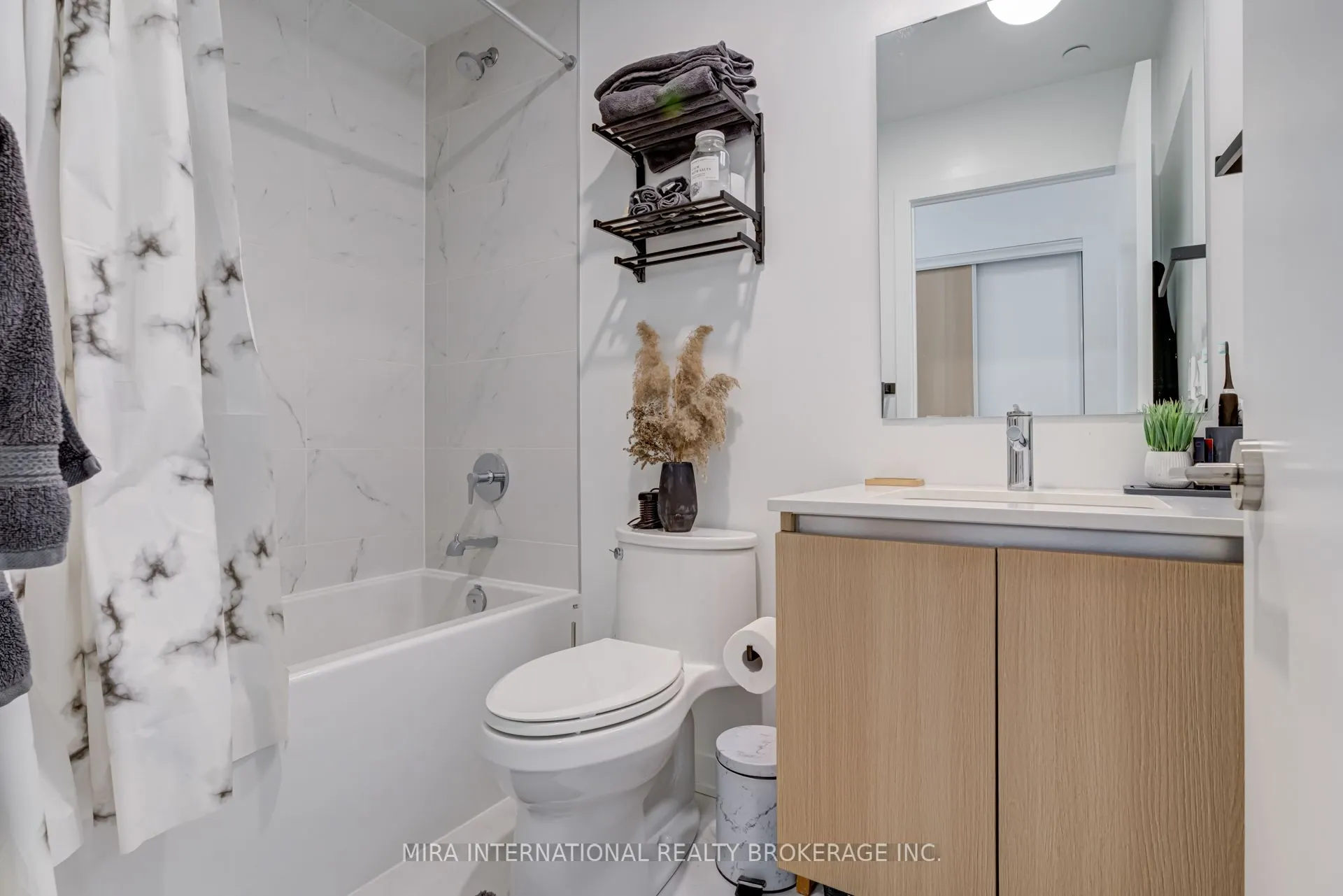 405 Dundas Street W, #208
