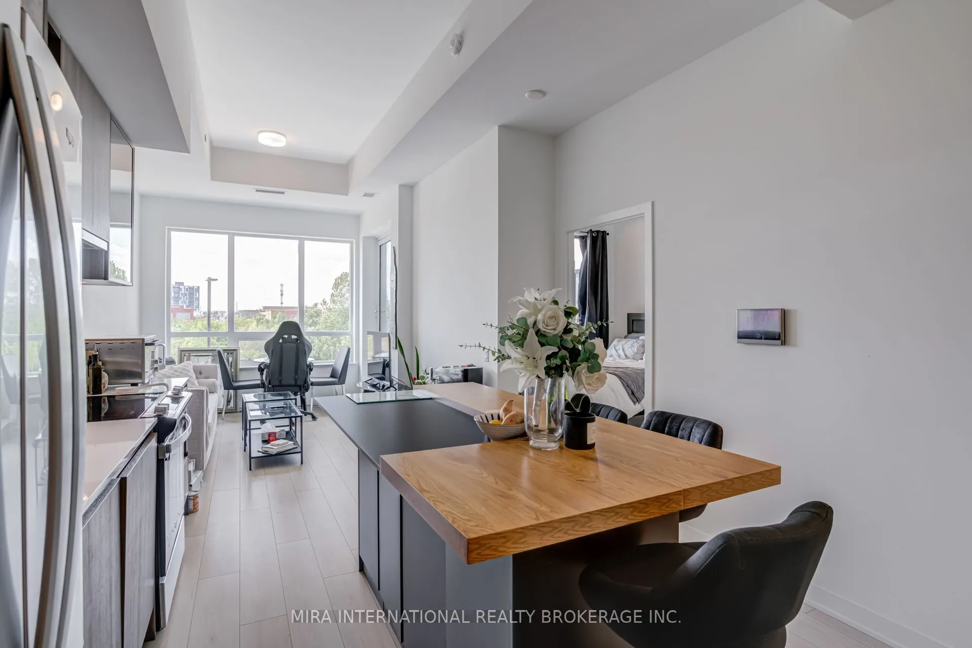 405 Dundas Street W, #208