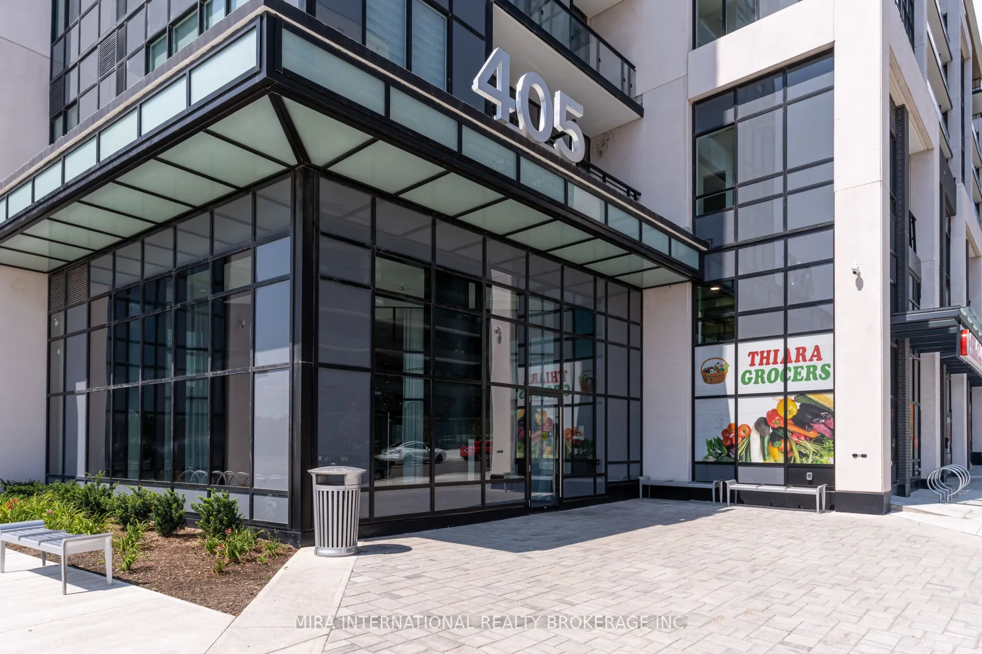 405 Dundas Street W, #208