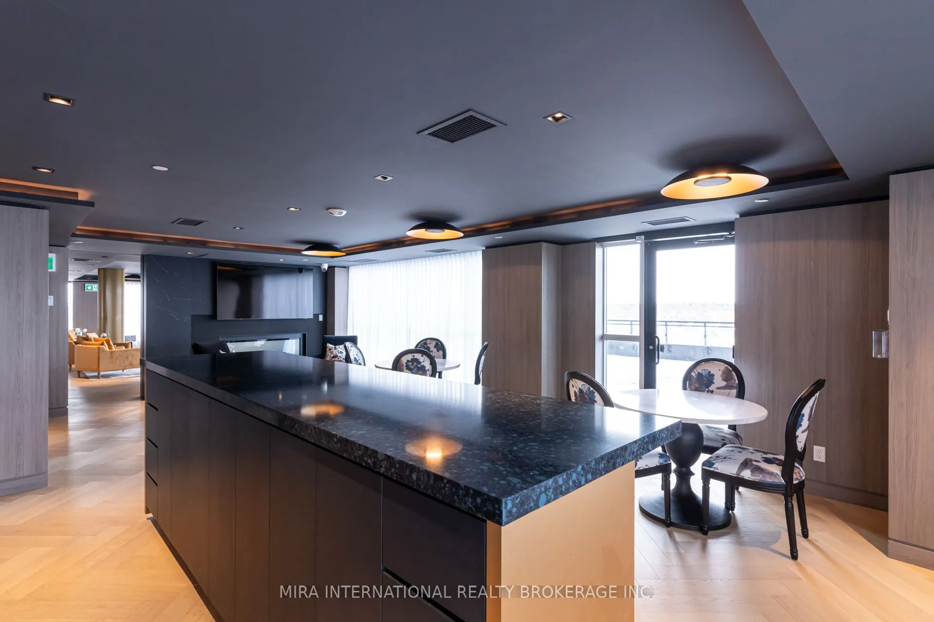 405 Dundas Street W, #208