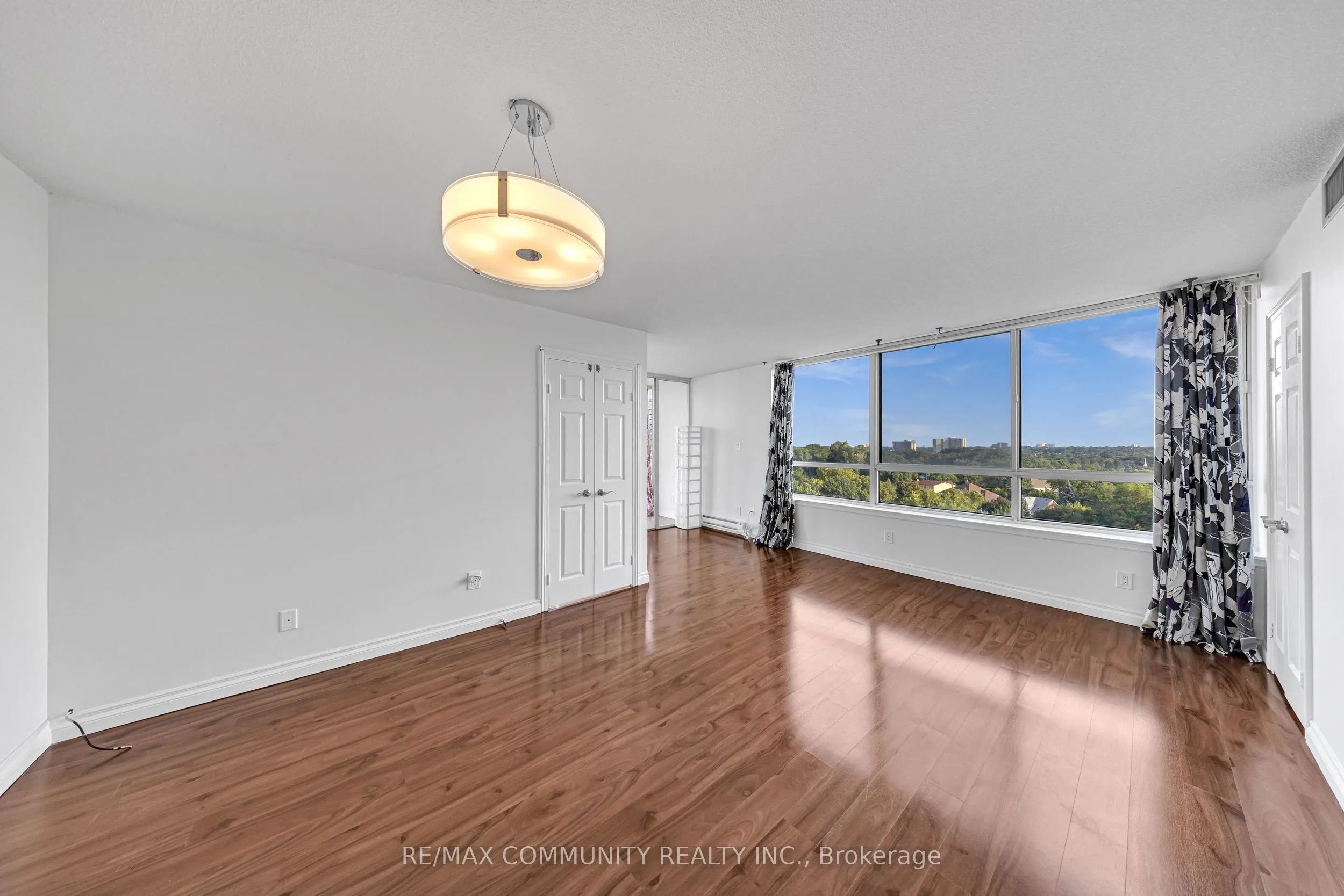 1360 Rathburn Road E, #908