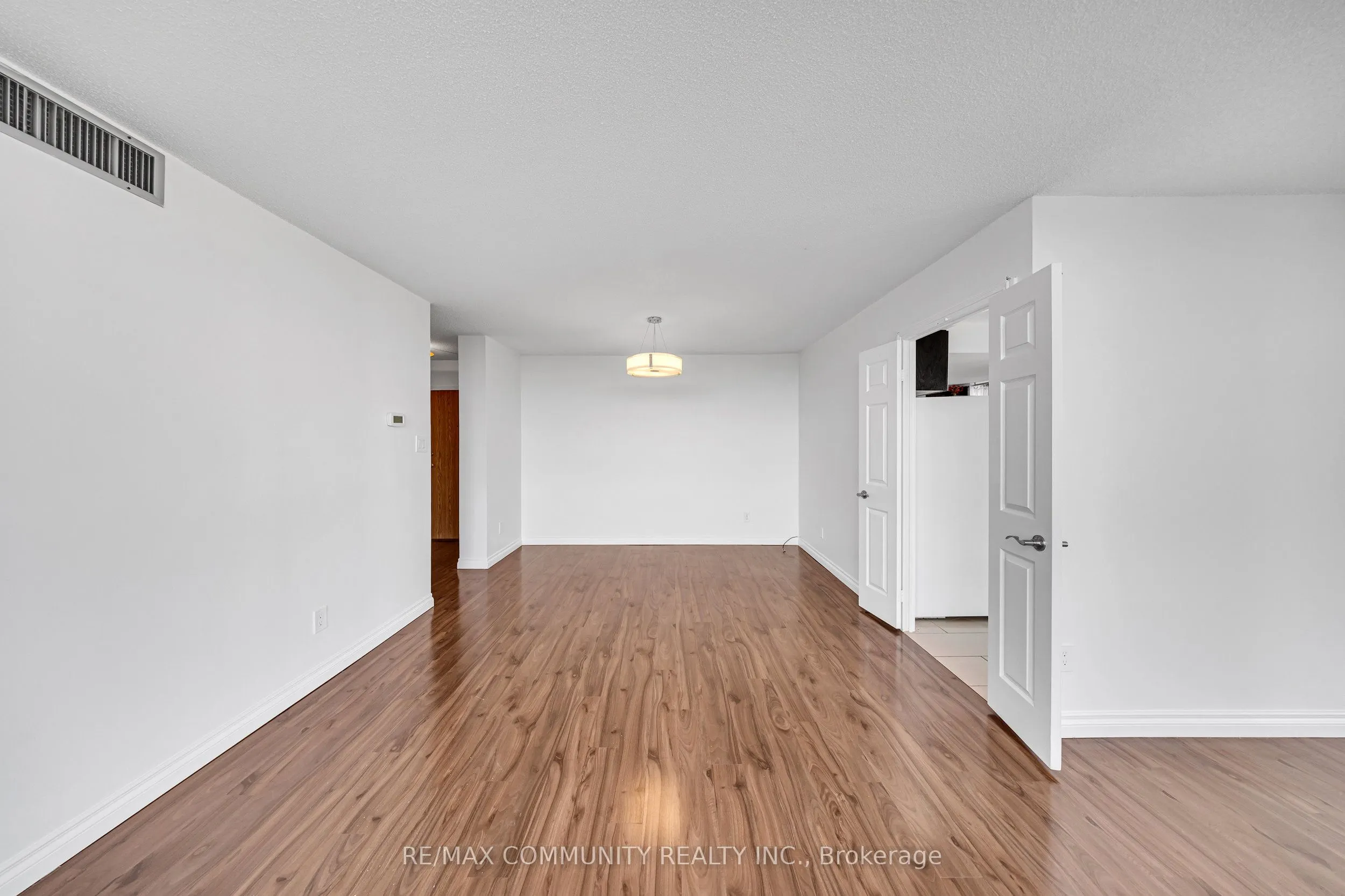 1360 Rathburn Road E, #908