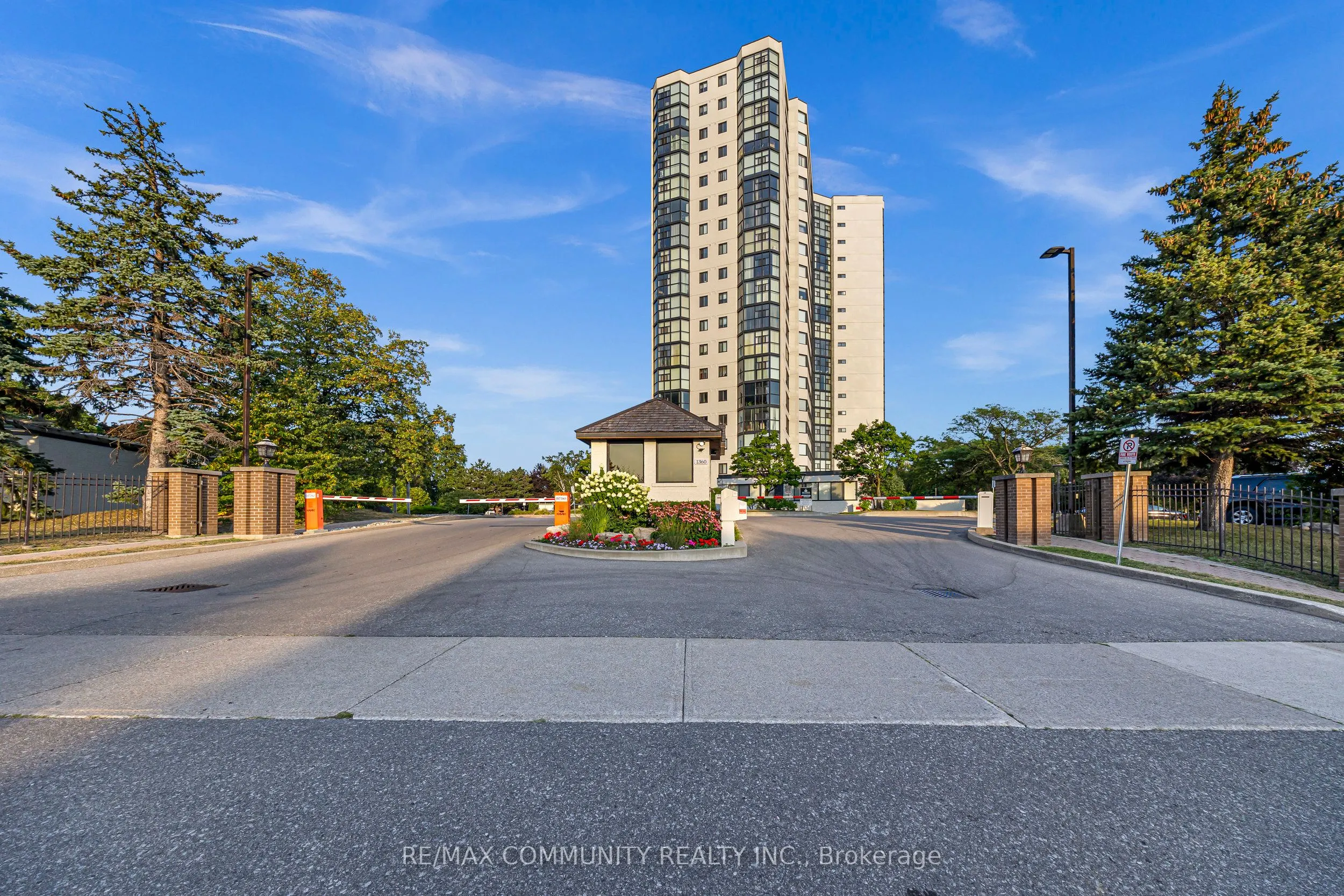 1360 Rathburn Road E, #908