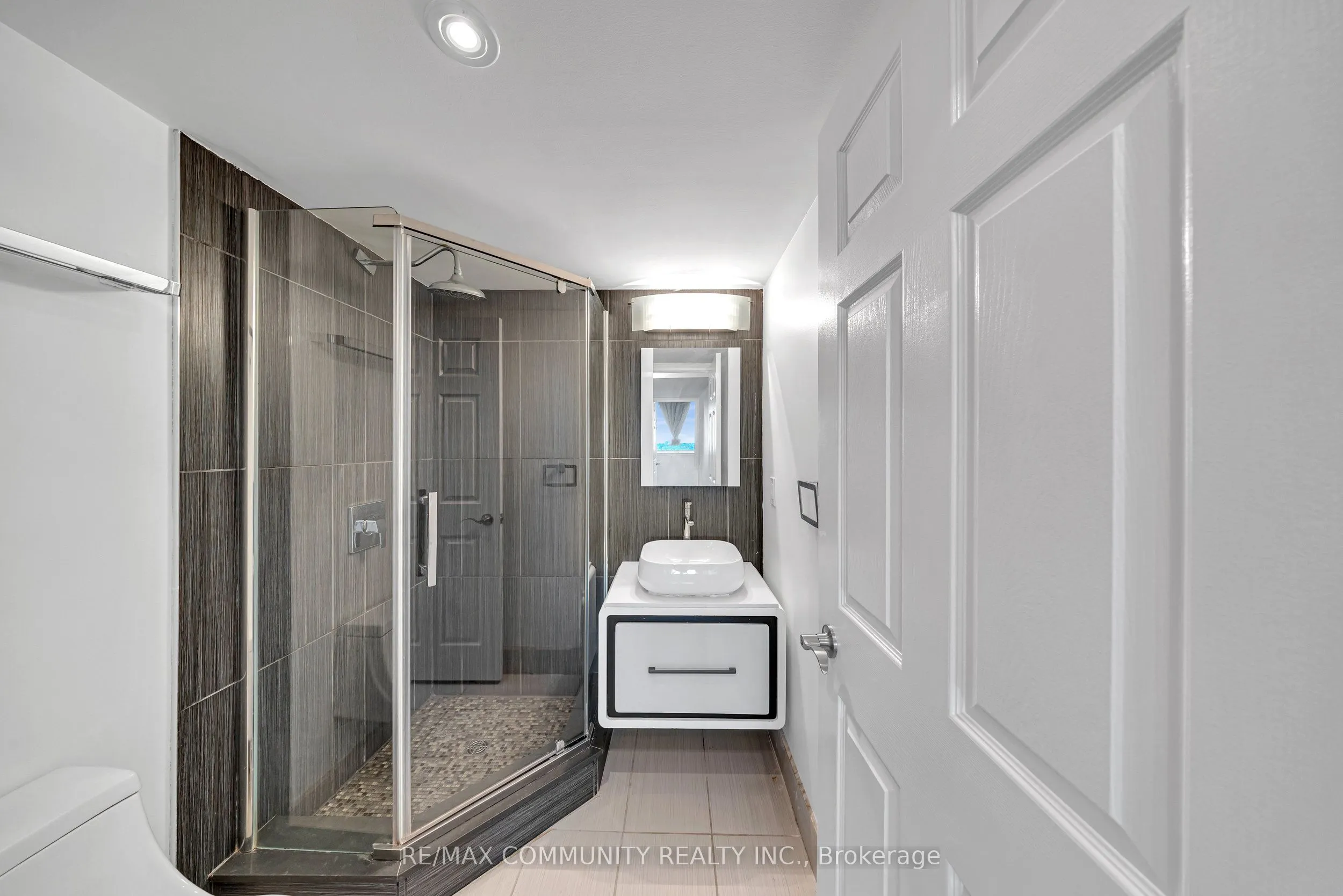 1360 Rathburn Road E, #908