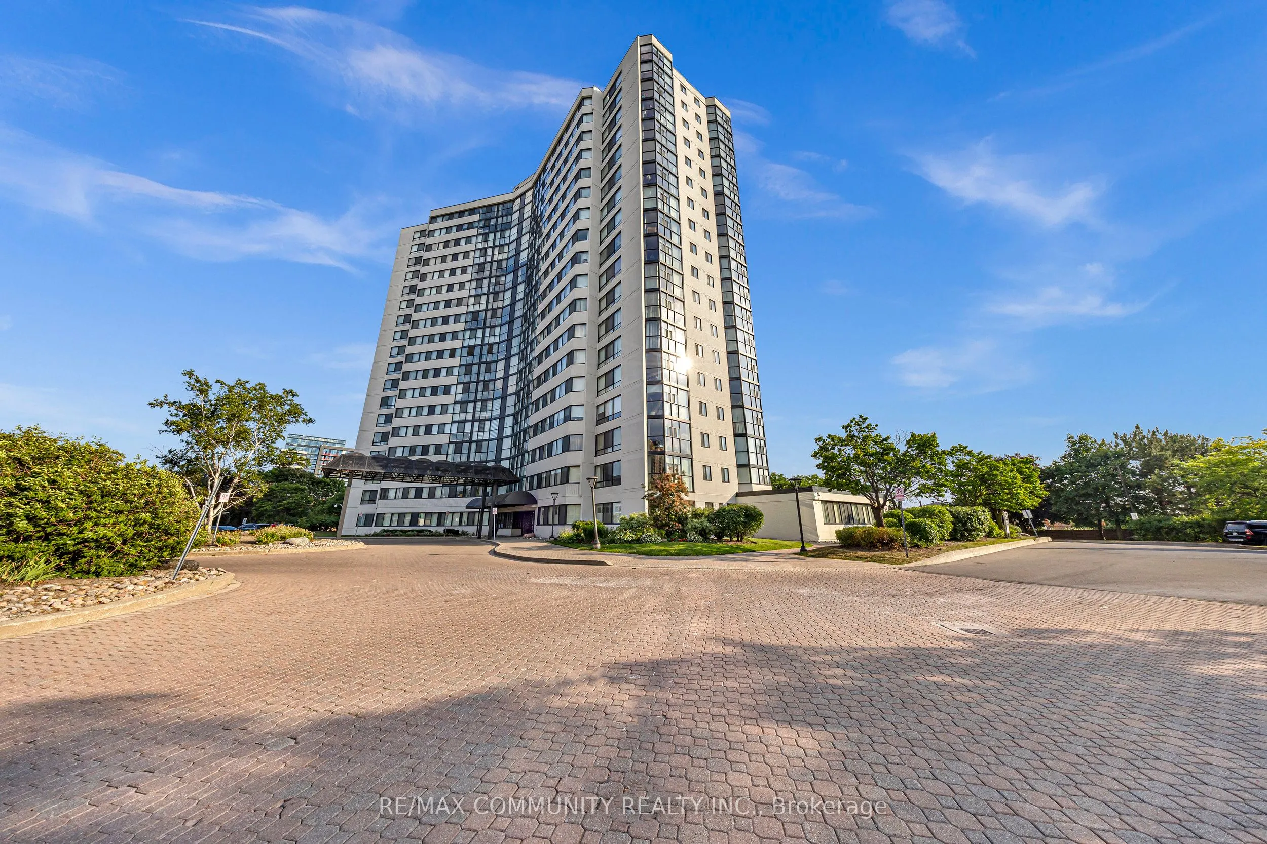 1360 Rathburn Road E, #908