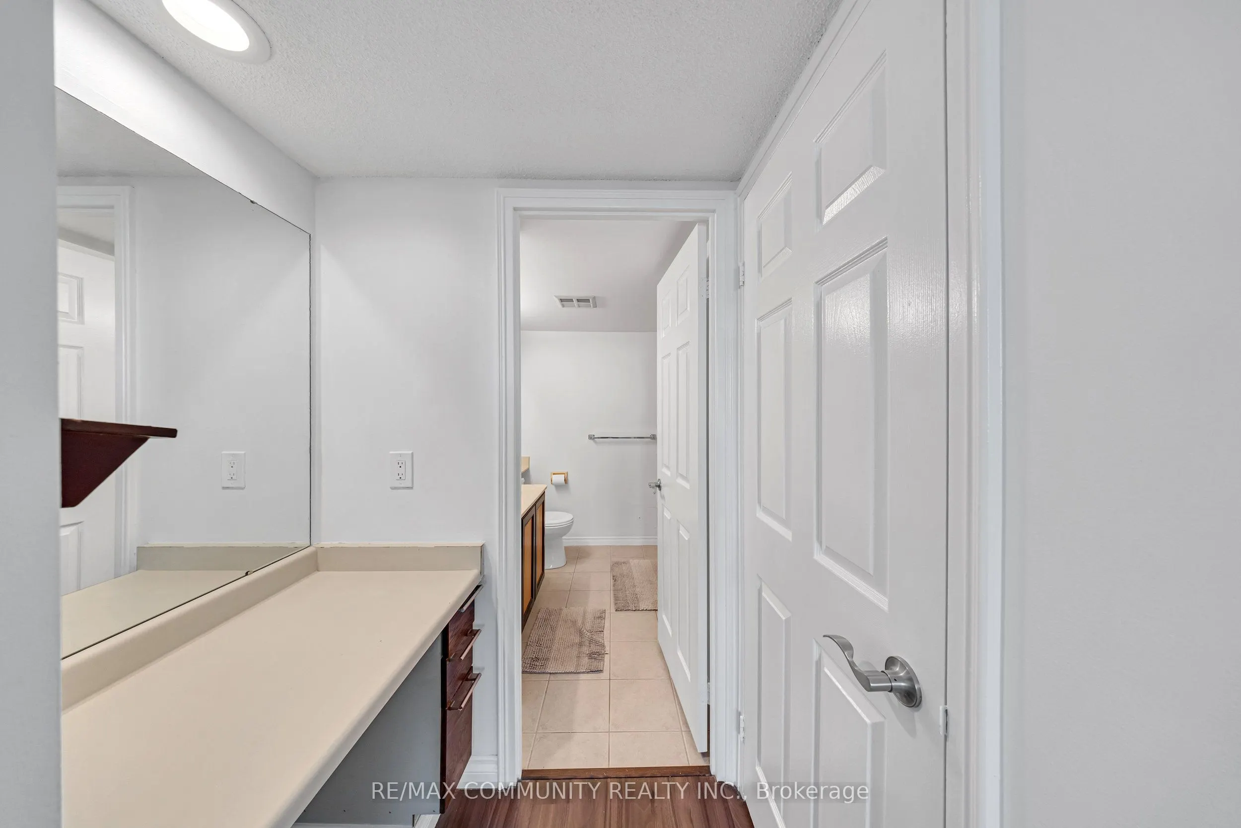 1360 Rathburn Road E, #908