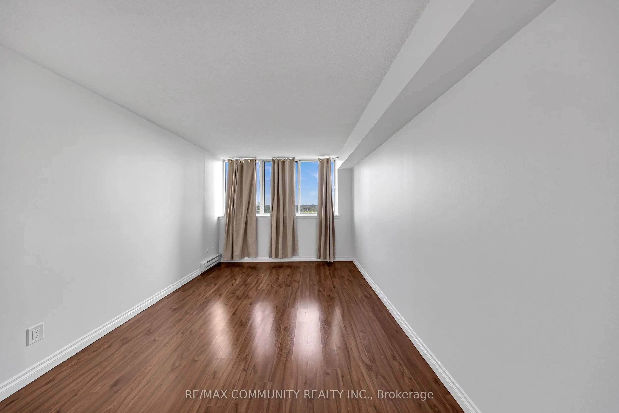 1360 Rathburn Road E, #908