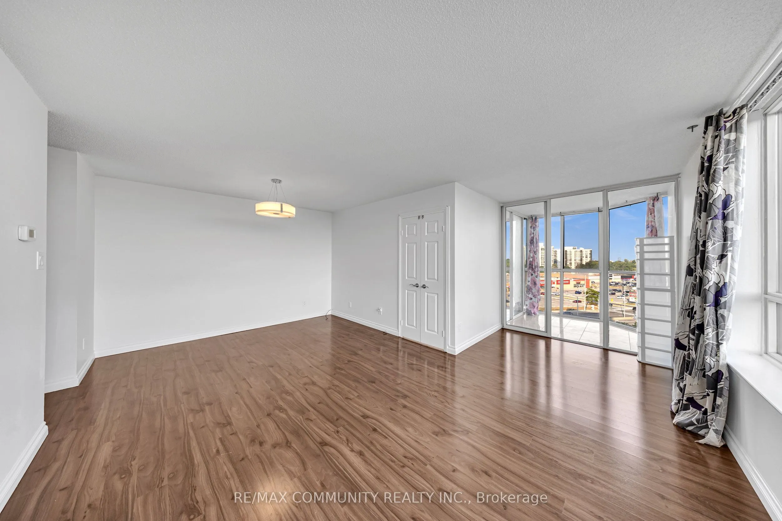 1360 Rathburn Road E, #908