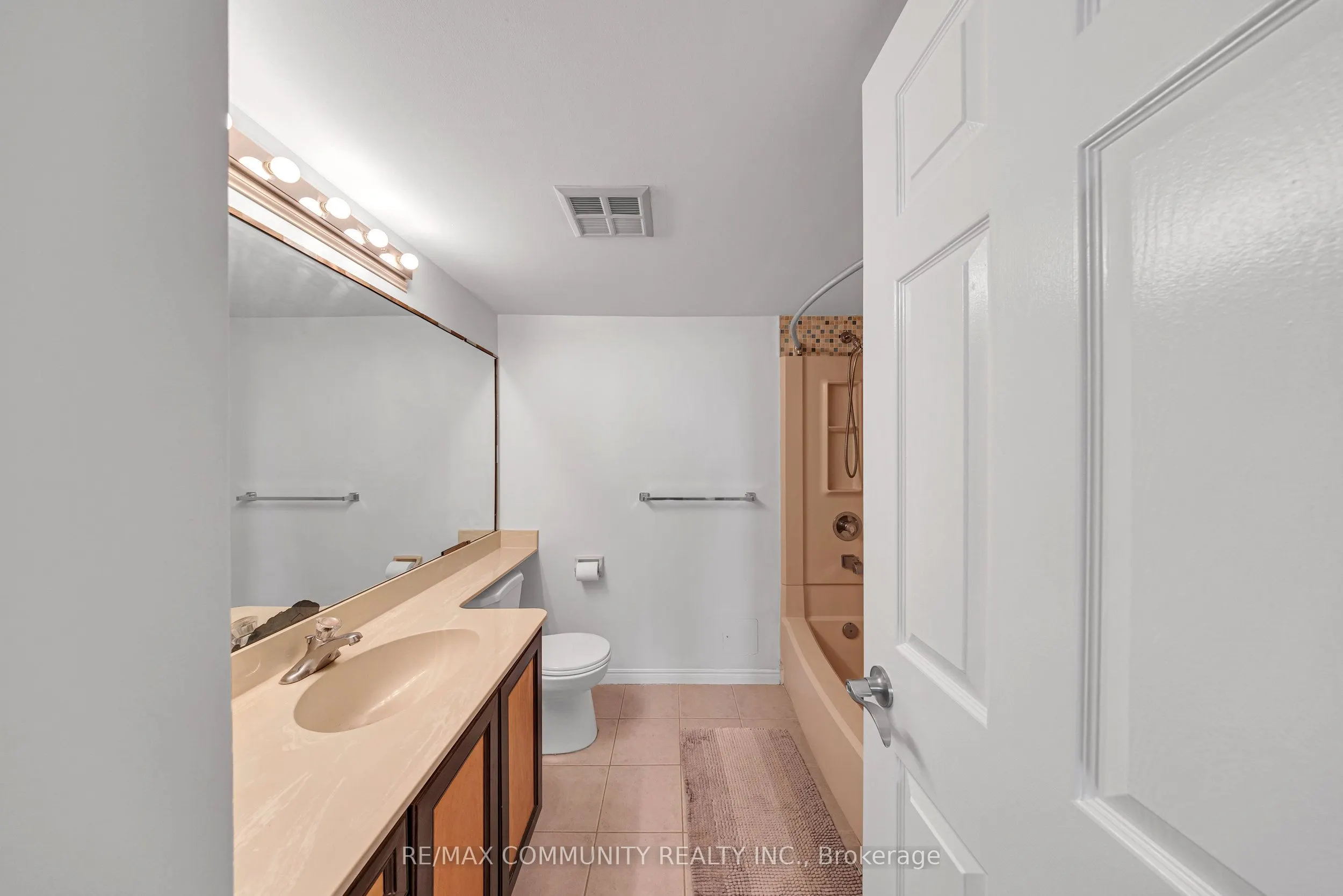 1360 Rathburn Road E, #908