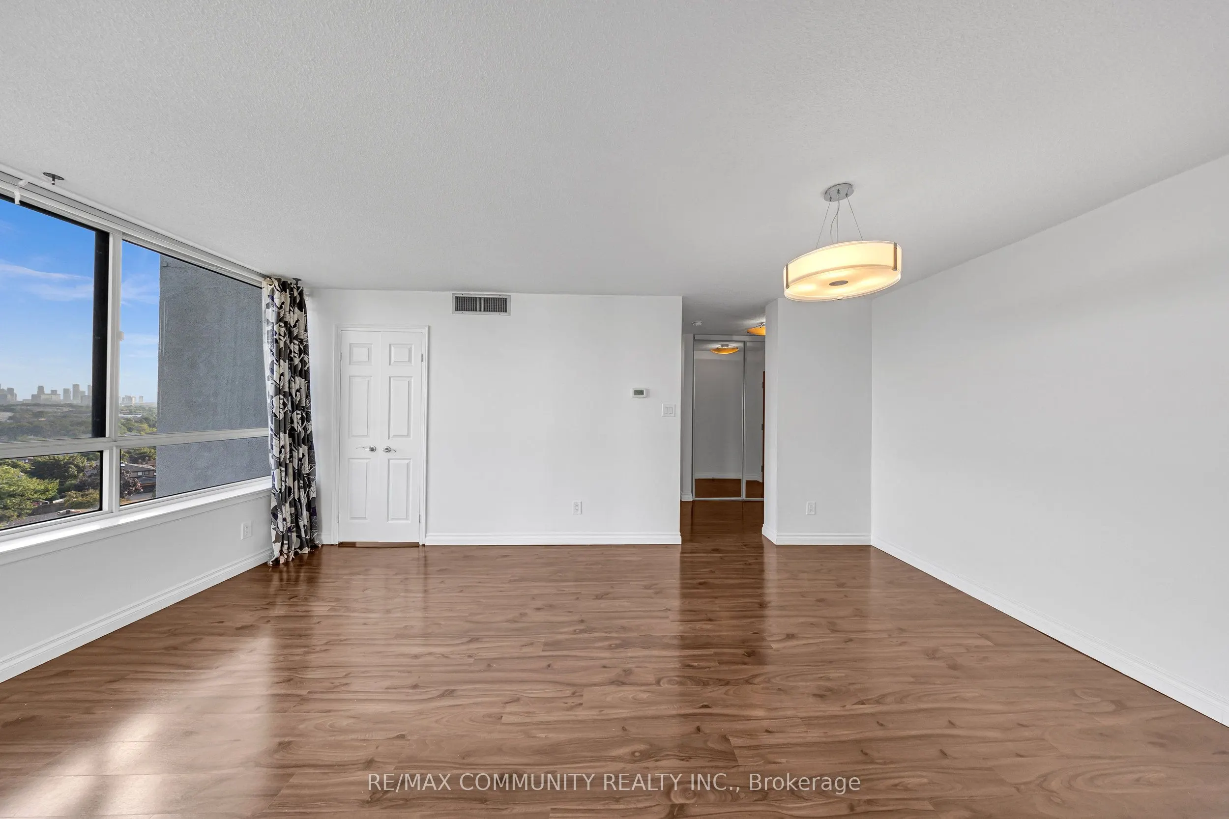 1360 Rathburn Road E, #908