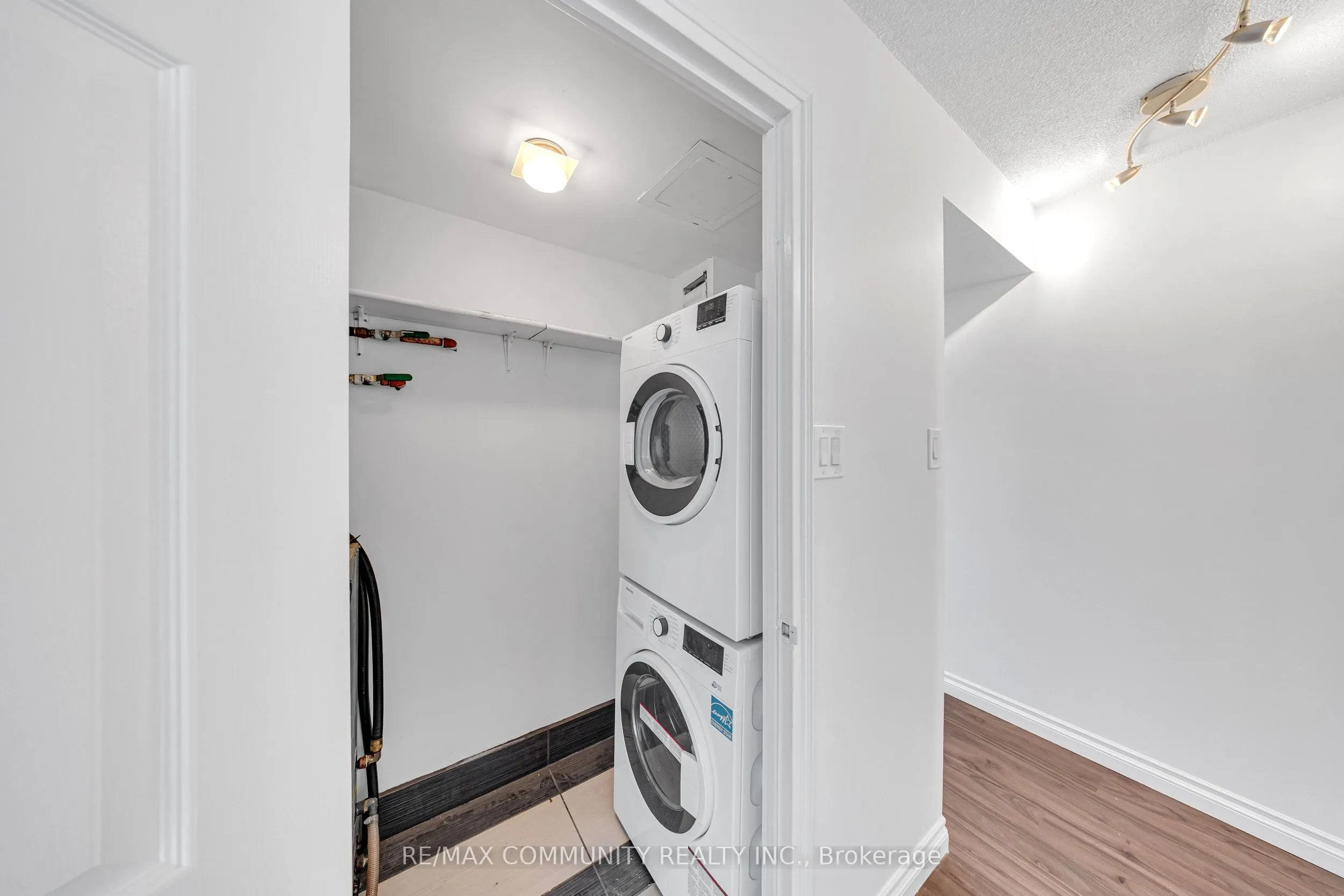 1360 Rathburn Road E, #908
