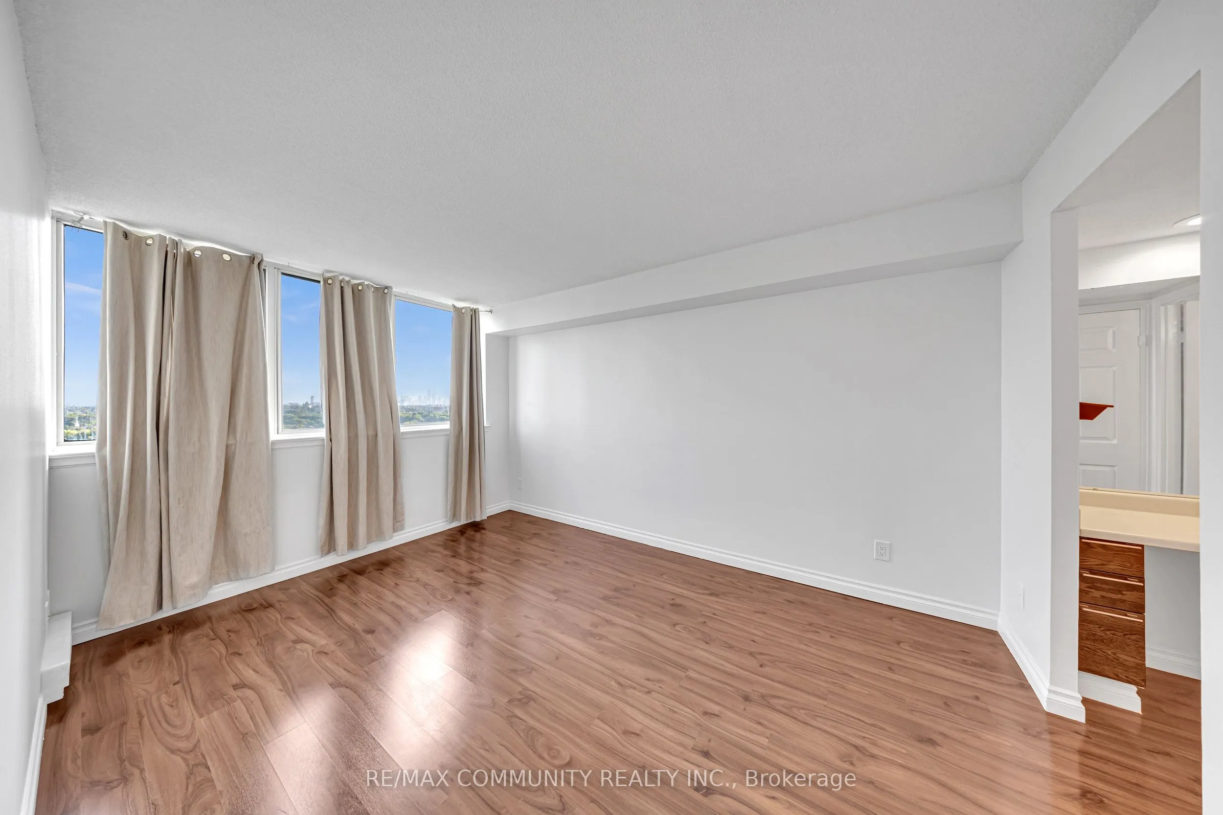 1360 Rathburn Road E, #908
