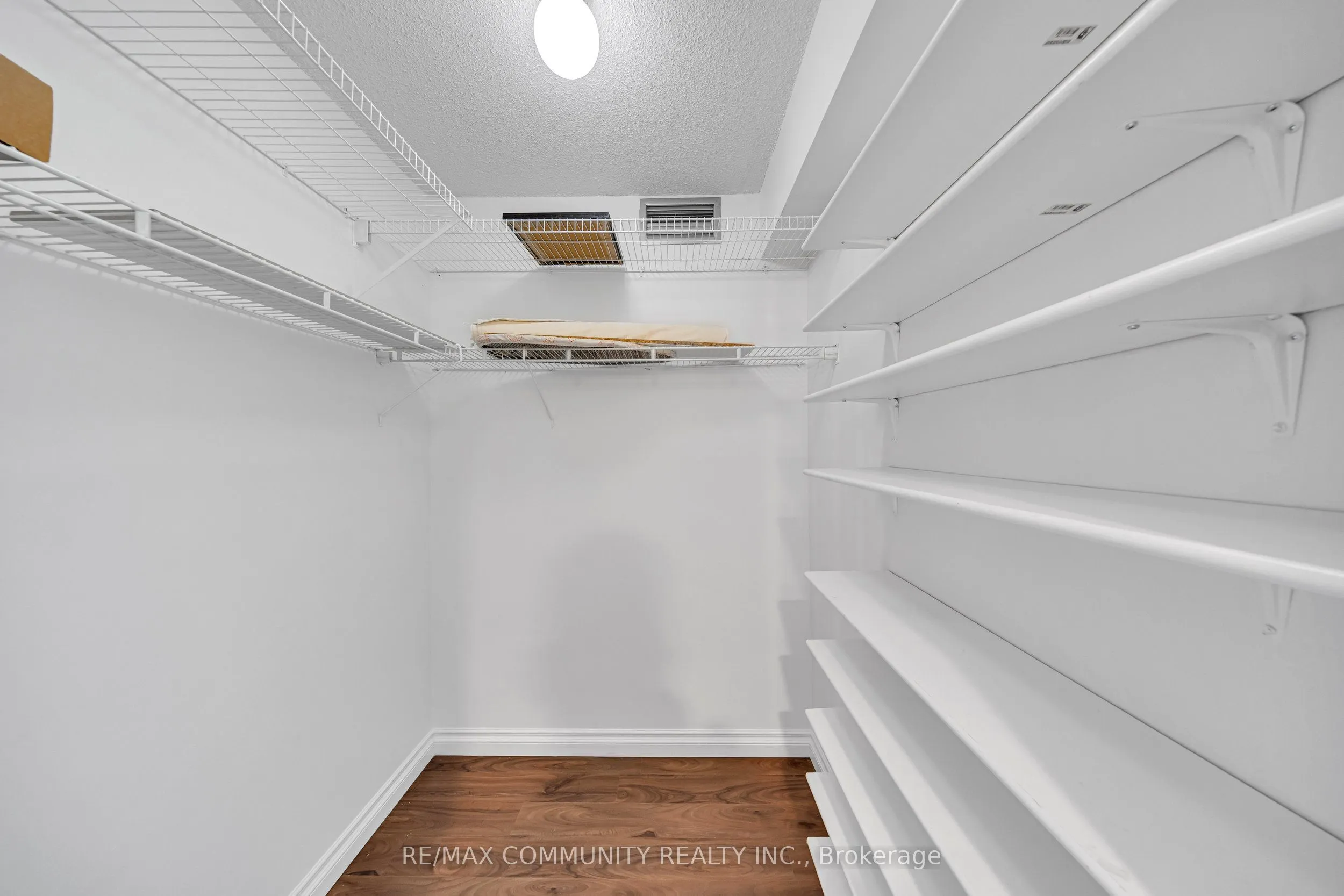 1360 Rathburn Road E, #908