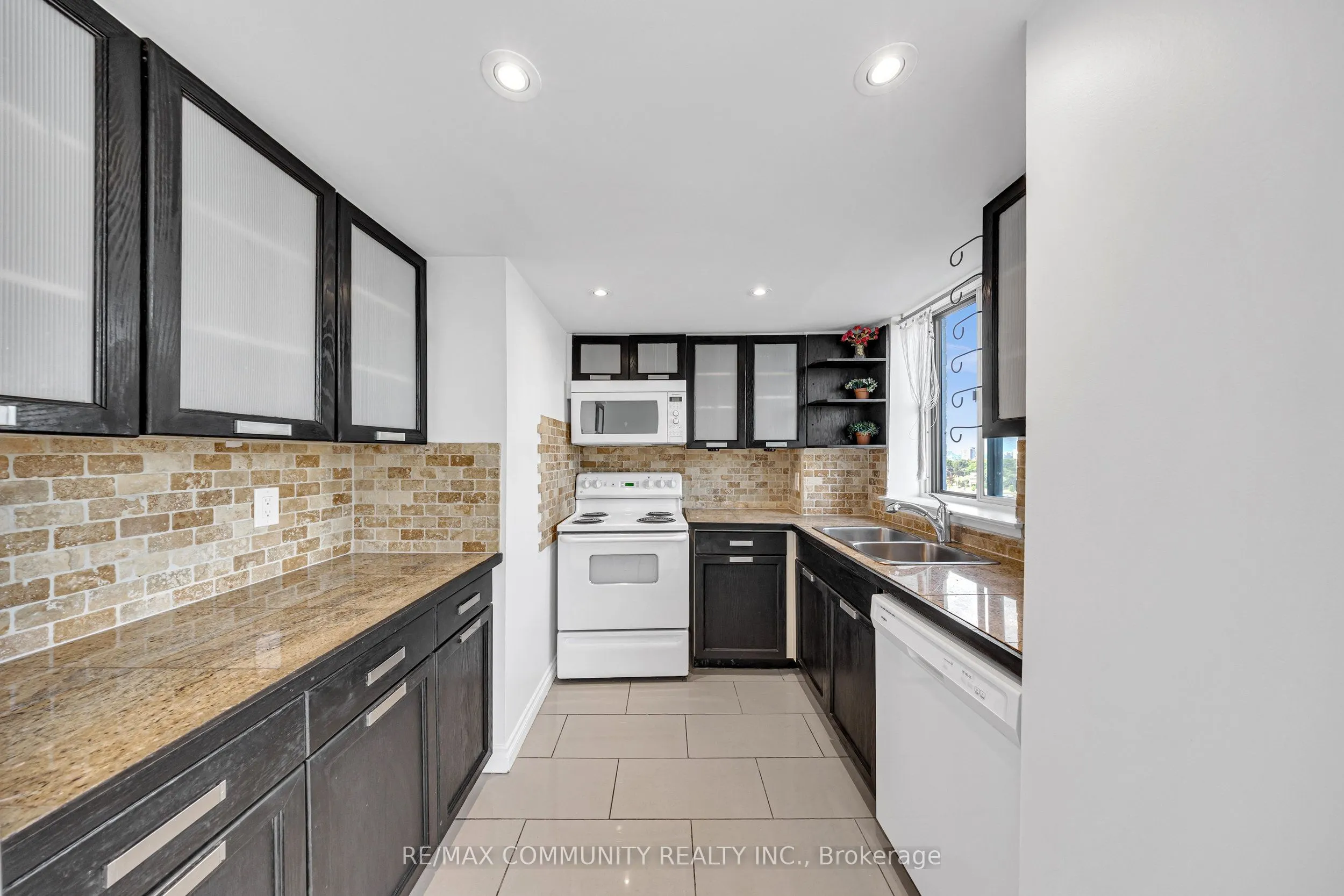 1360 Rathburn Road E, #908