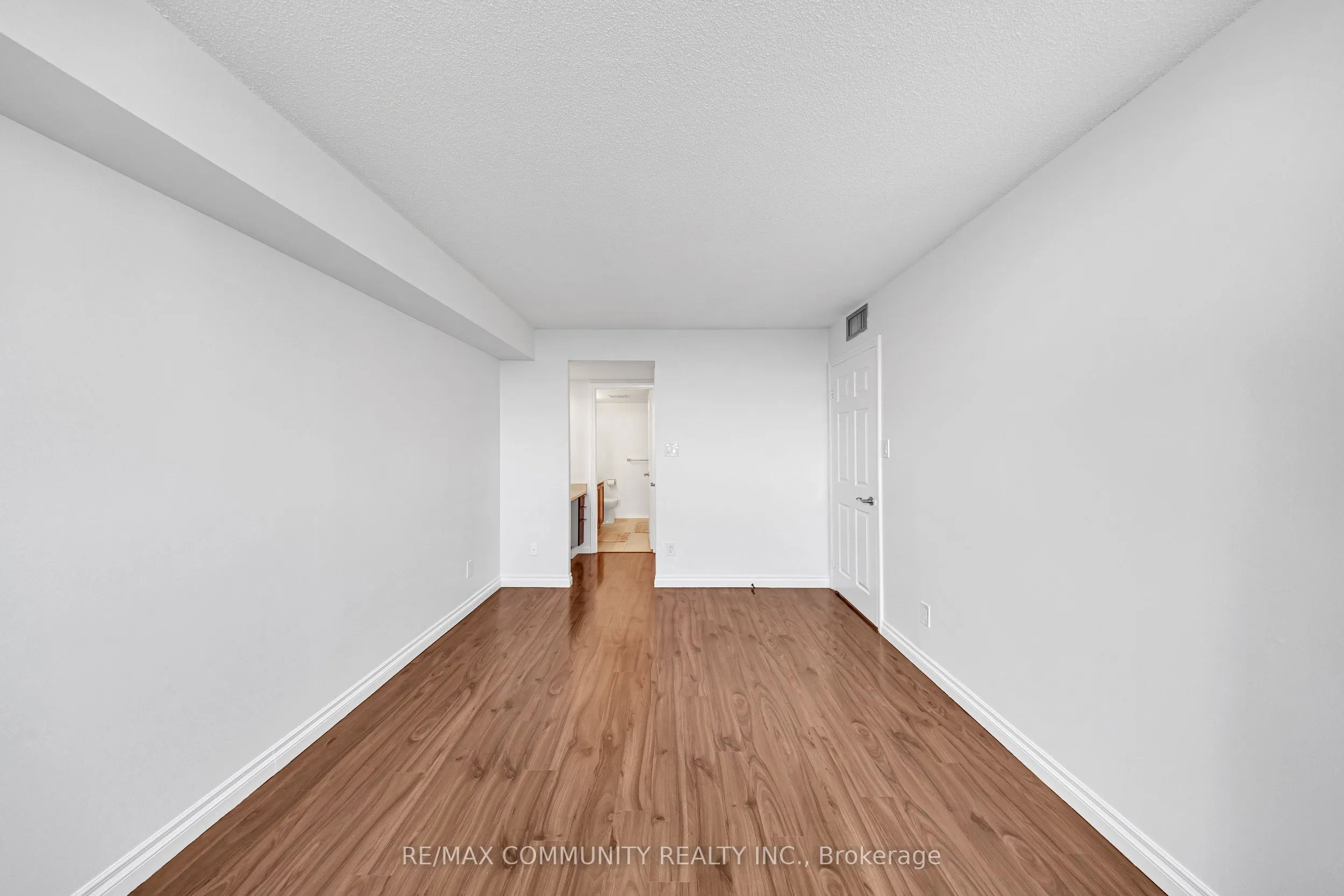 1360 Rathburn Road E, #908
