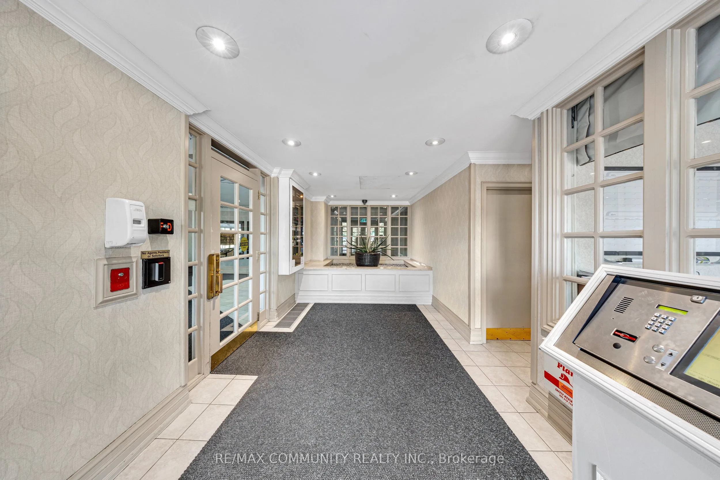 1360 Rathburn Road E, #908