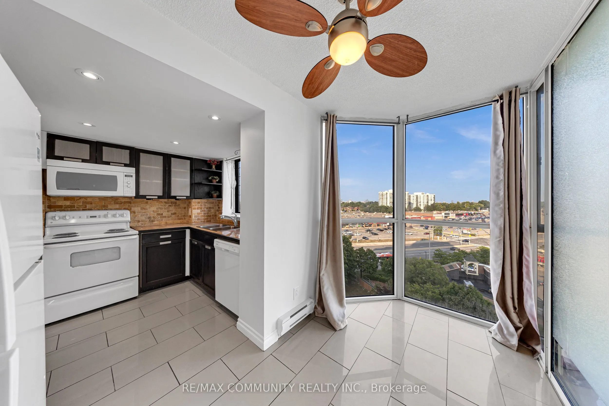 1360 Rathburn Road E, #908