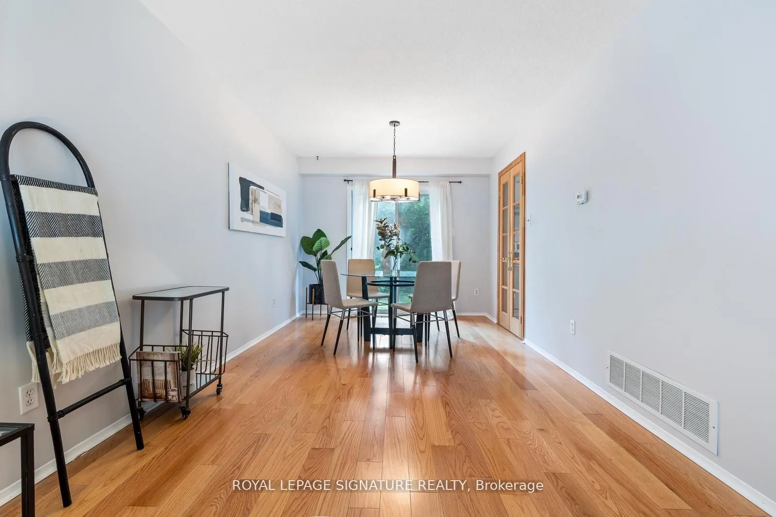 6441 Colebrook Crescent