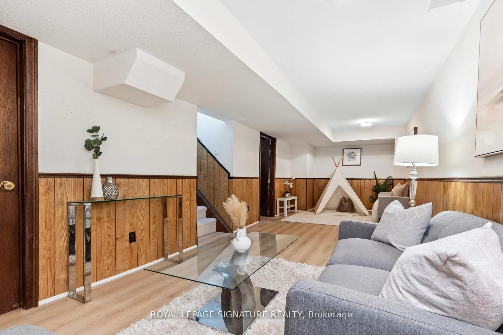 6441 Colebrook Crescent