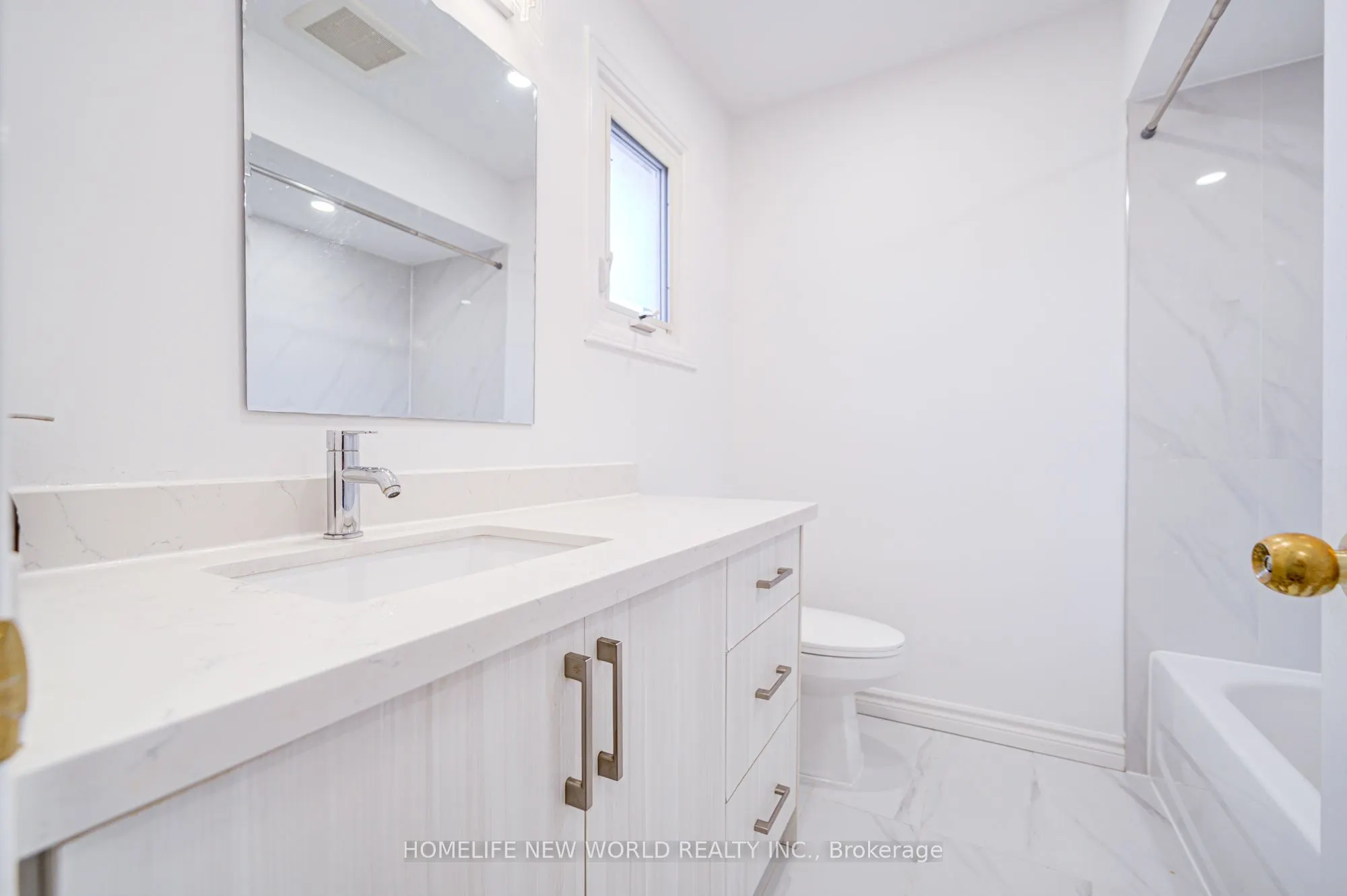 3296 Pilcom Crescent