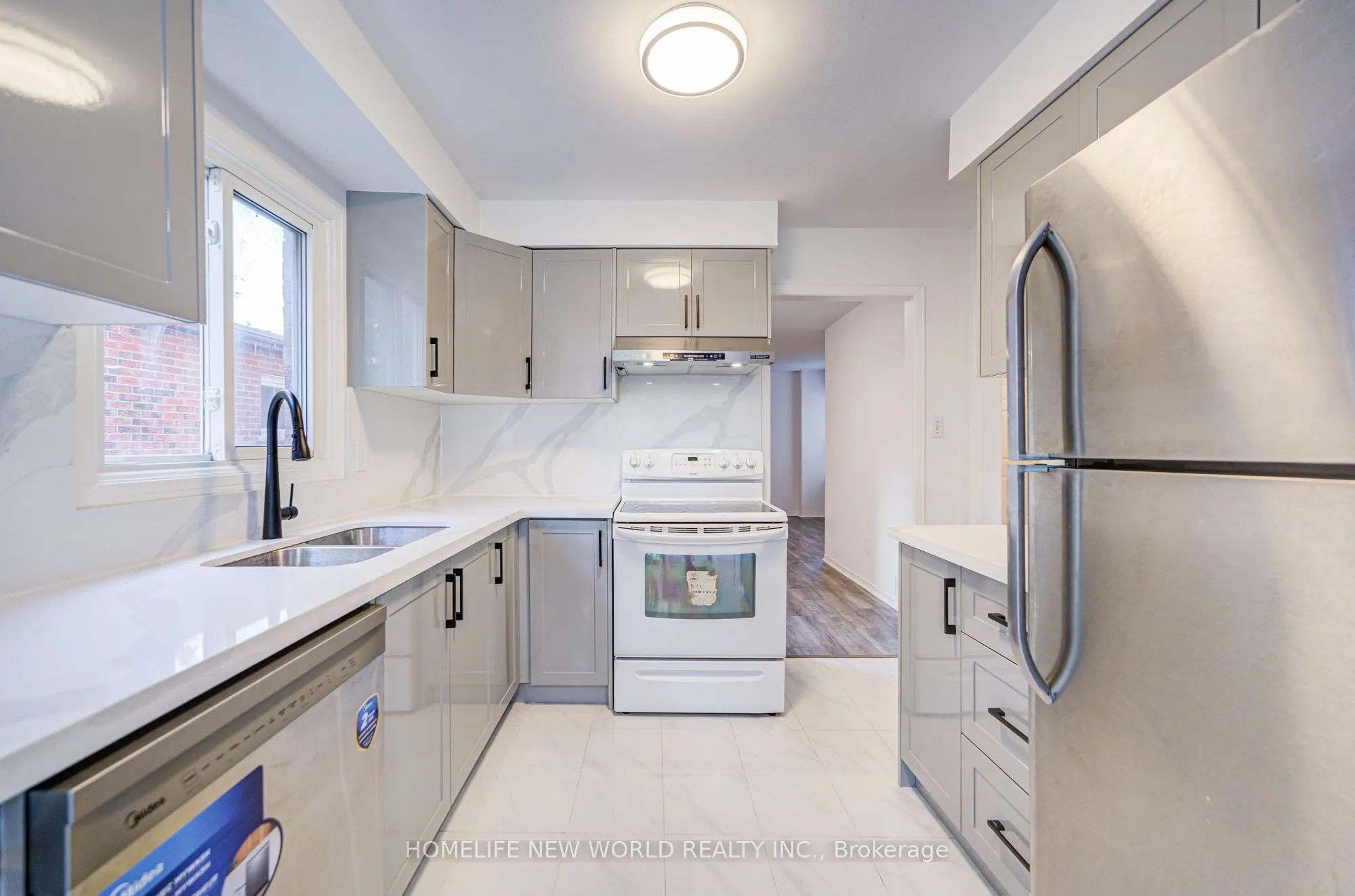 3296 Pilcom Crescent