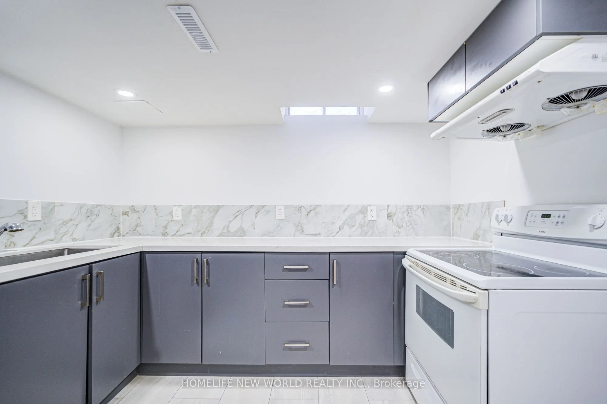 3296 Pilcom Crescent