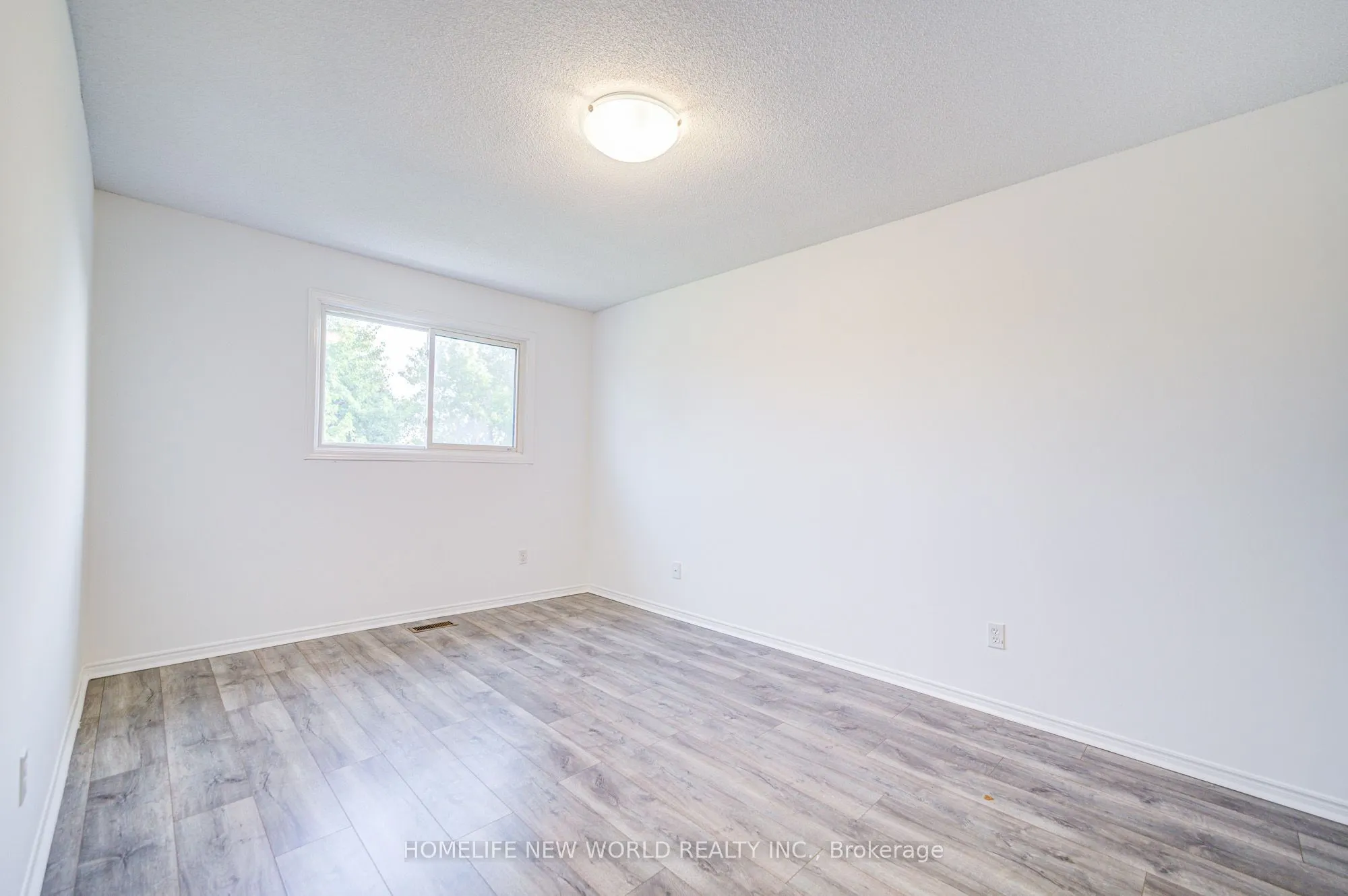 3296 Pilcom Crescent