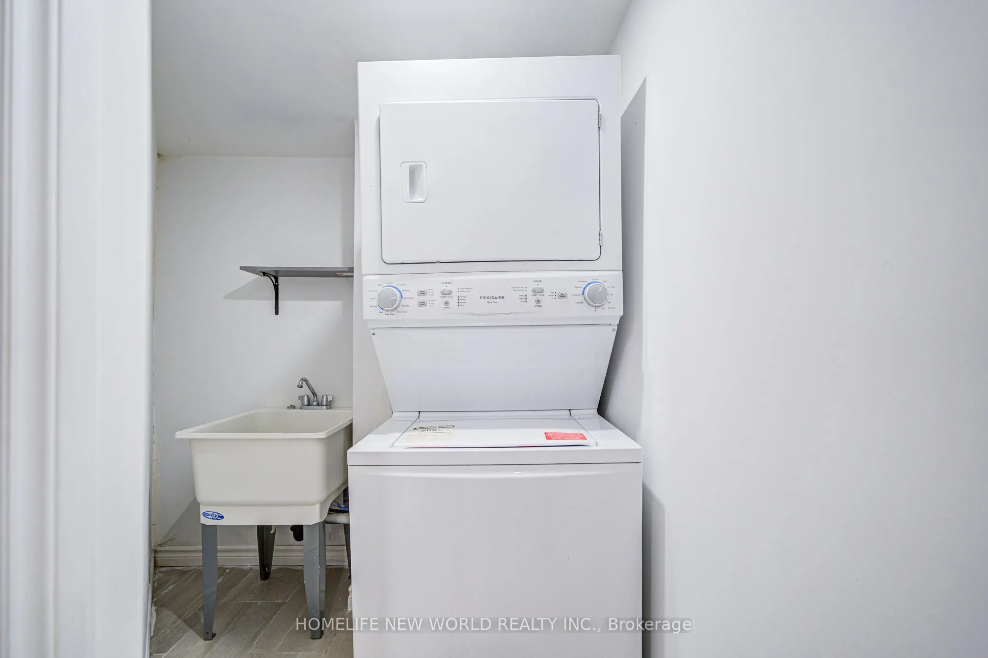 3296 Pilcom Crescent